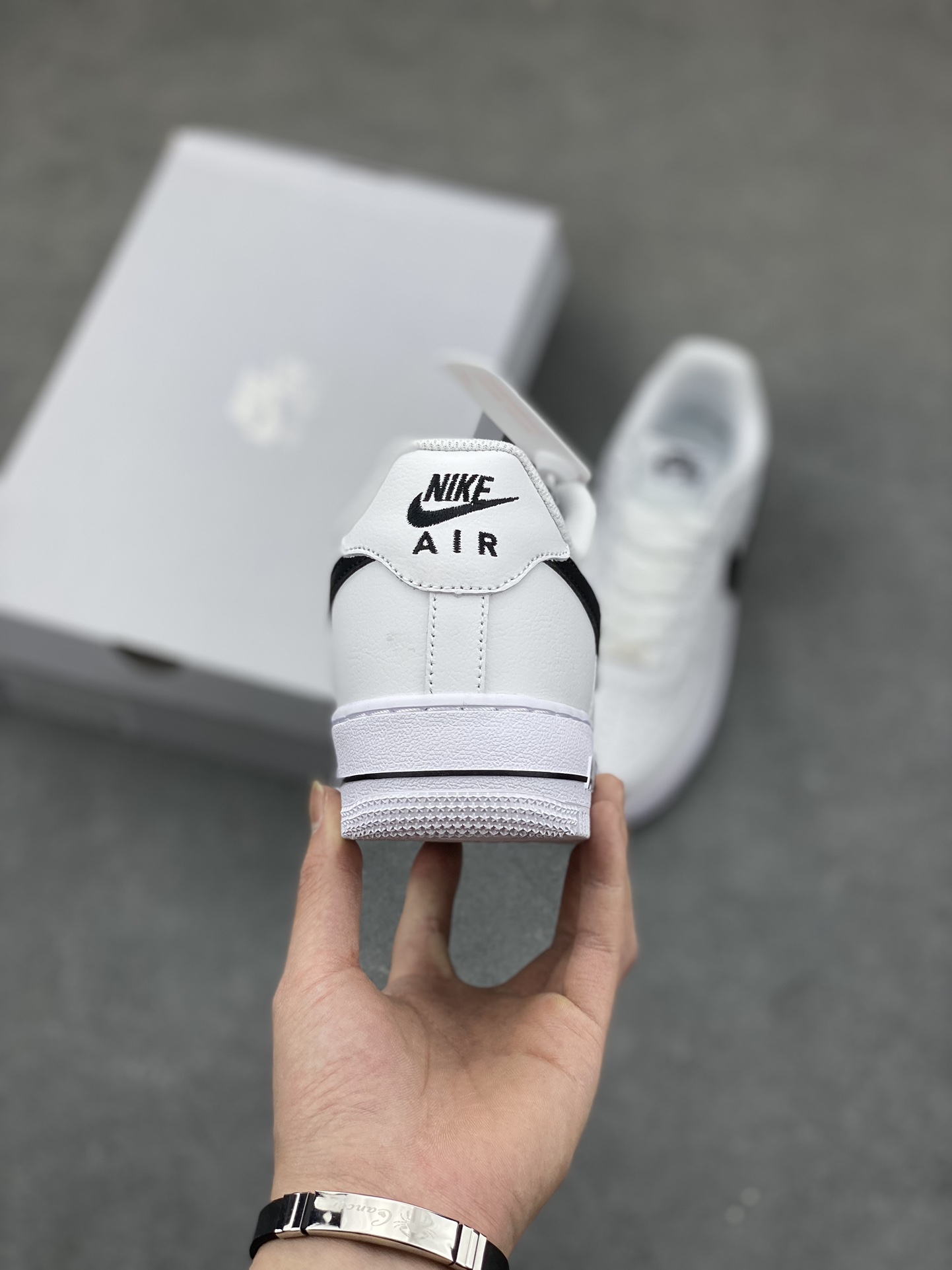 NK Air Force 1 Low '07: White/Black, Fashionable, Durable, and Comfortable 5 i1681673906 1143 3