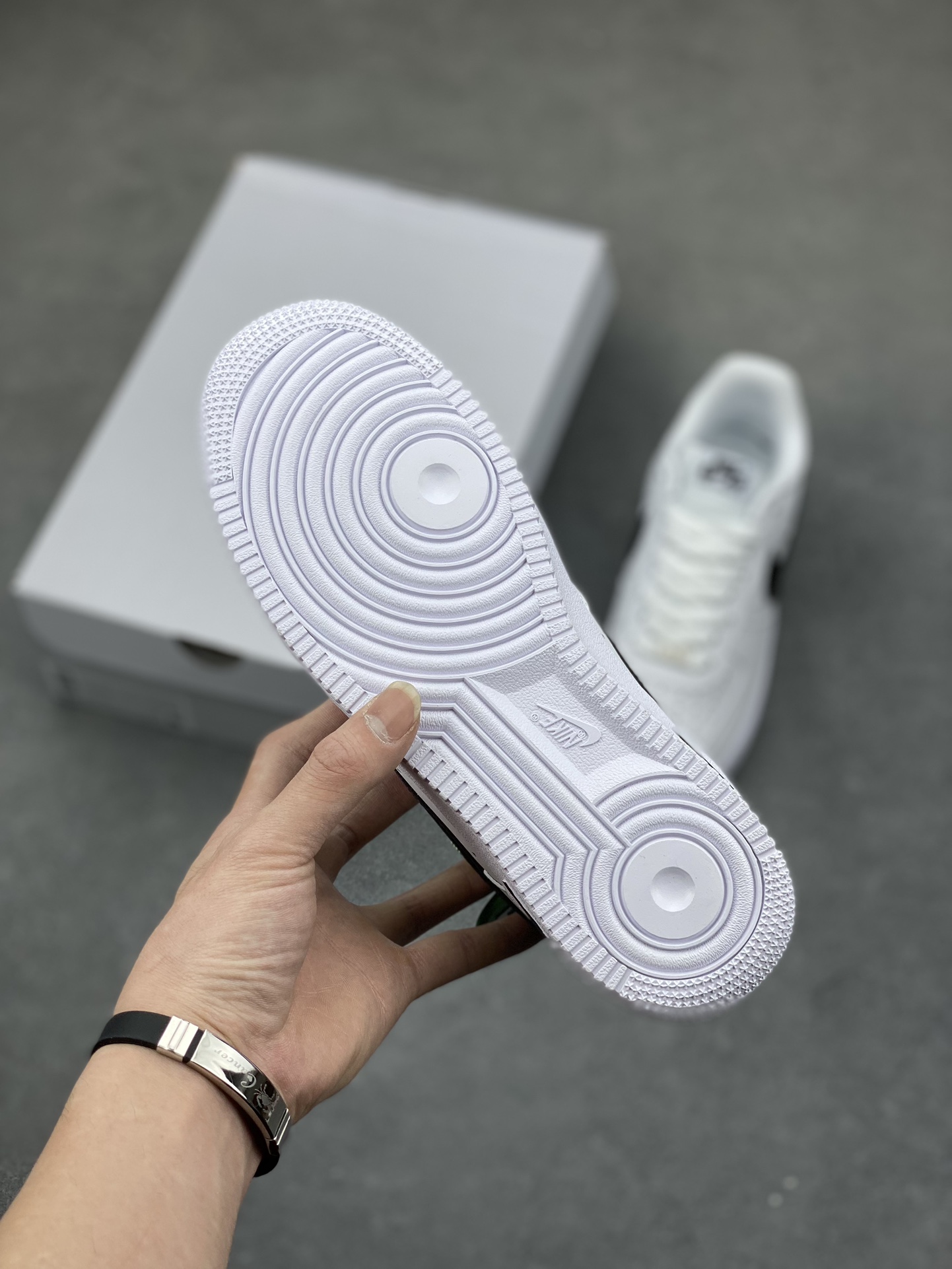 NK Air Force 1 Low '07: White/Black, Fashionable, Durable, and Comfortable 7 i1681673906 6681 5