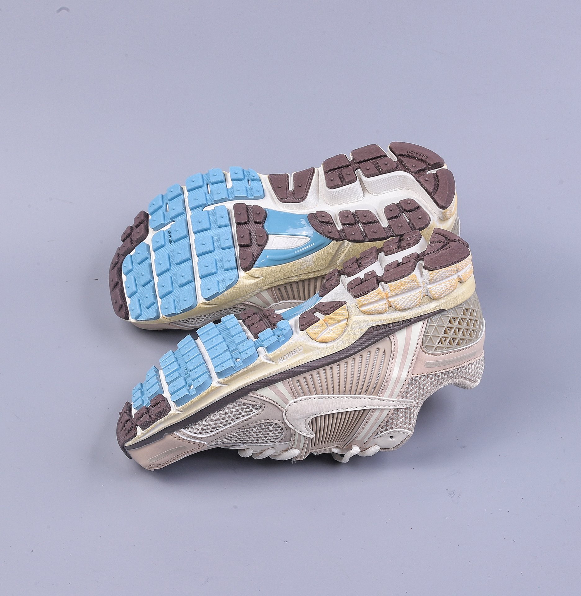 180 Nike Zoom Vomero 5 SP 佛莫罗5代系列经典复古休闲运动慢跑鞋 FB8825-111