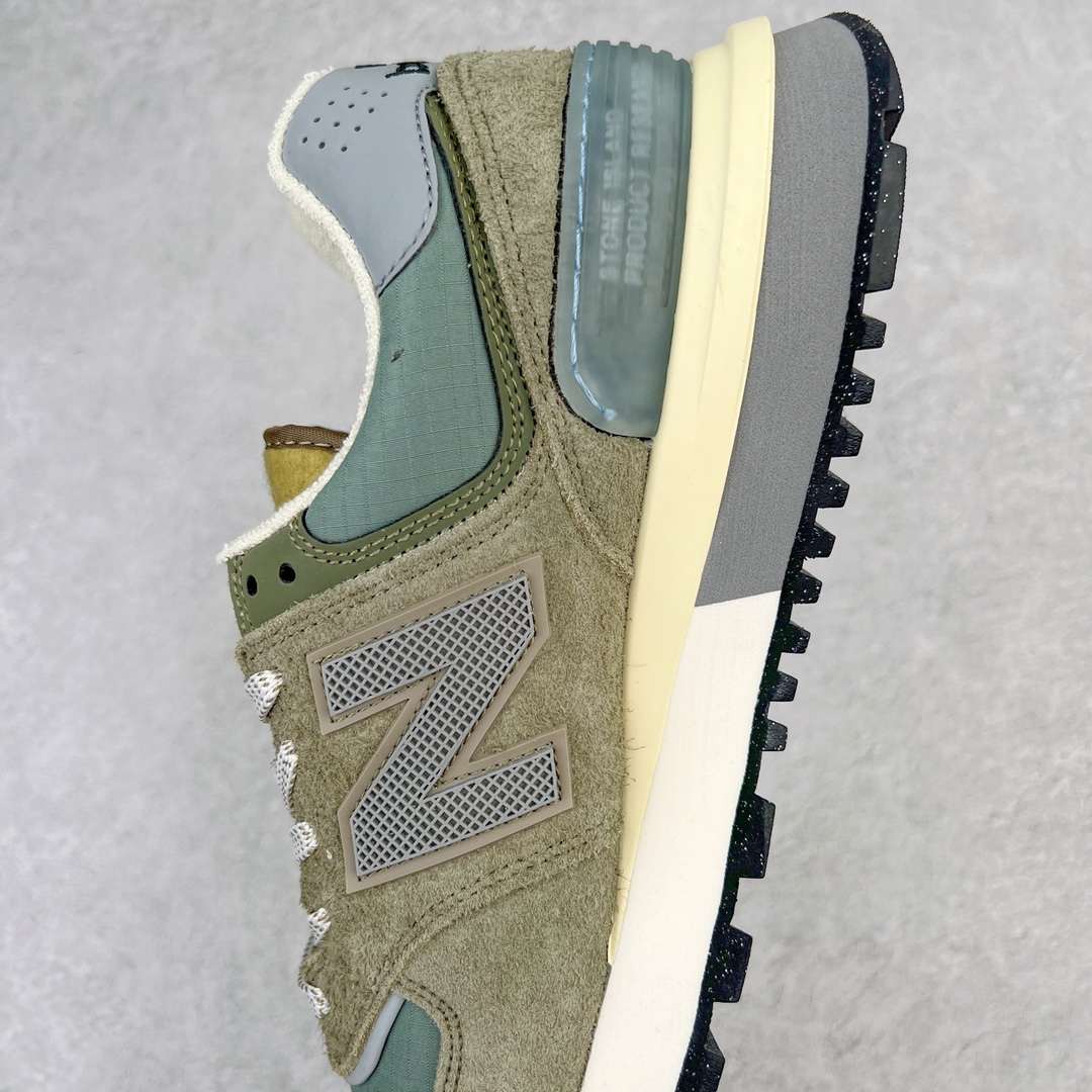 图片[7]-💰190 Stone Island x NB新百伦New Balance U574升级版系列低帮复古休闲运动慢跑鞋“石头岛联名军绿灰”U574LGST Stone Island x New Balance 574 Legacy迎来国内登场。作为双方的联名新品，一改此前的迎合跑鞋鞋型，采用更加适合日常穿搭上脚的 New Balance 574 Legacy 很难不让玩家动心，尤其是热衷 Stone Island 的岛民朋友。而此次更是采用 574 Legacy 作为蓝本，鞋款规格以及做工上更加精良。此次双方在配色选择上军绿色以及灰色作为主调，凸显出与 Stone Island 联名的硬核气质。优质的鞋身材质，也让整双鞋在熟悉的鞋型设计上，焕发出新的生机。鞋舌、鞋跟以及鞋垫点缀 Stone Island 标志性 LOGO，防撕裂织物鞋面、ABZORB 中底保证日常上脚的舒适度。尺码：36 36.5 37.5 38 38.5 39.5 40 40.5 41.5 42 42.5 43 44 45 46 编码：Mby2936060-运动鞋