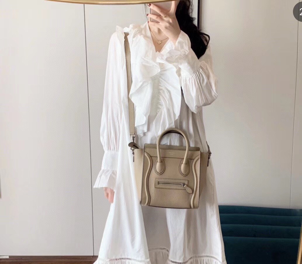 Celine Paired with a small skirt, it looks stunning