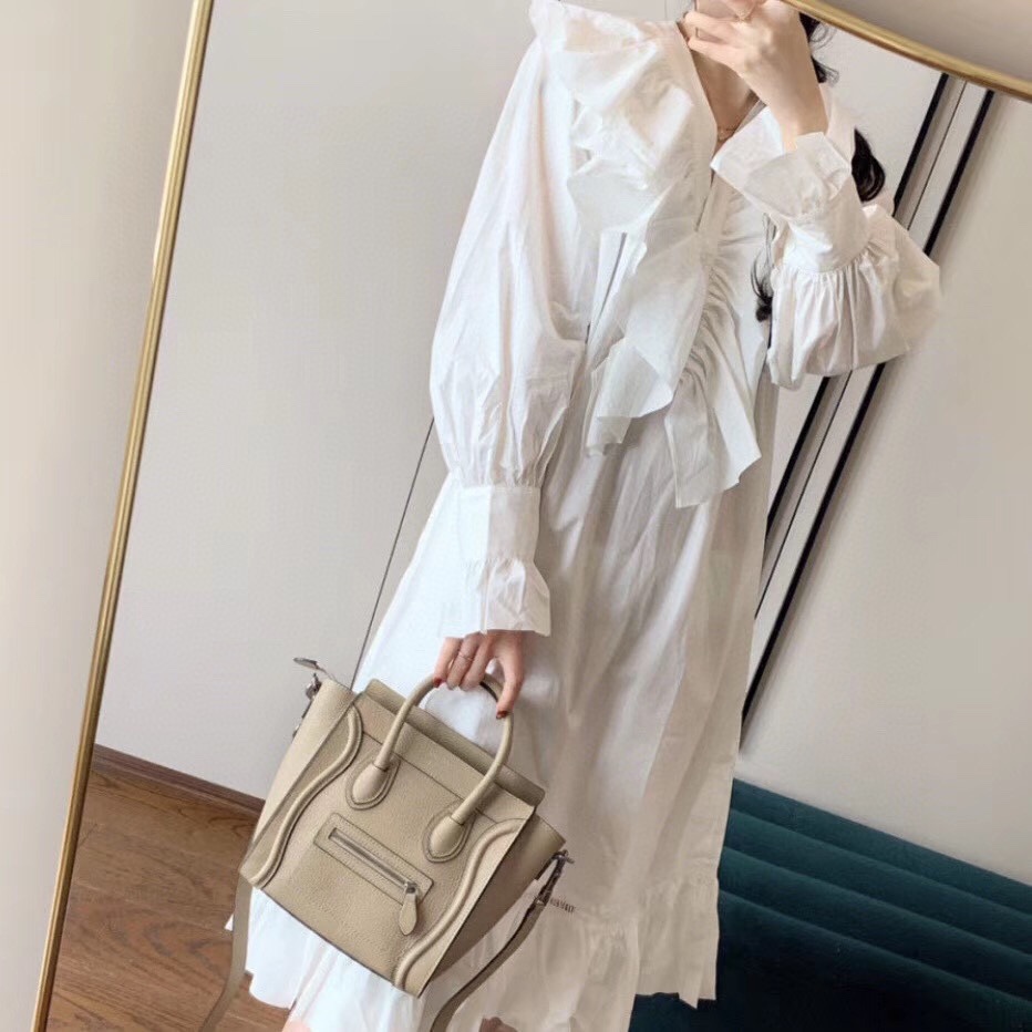 Celine Paired with a small skirt, it looks stunning