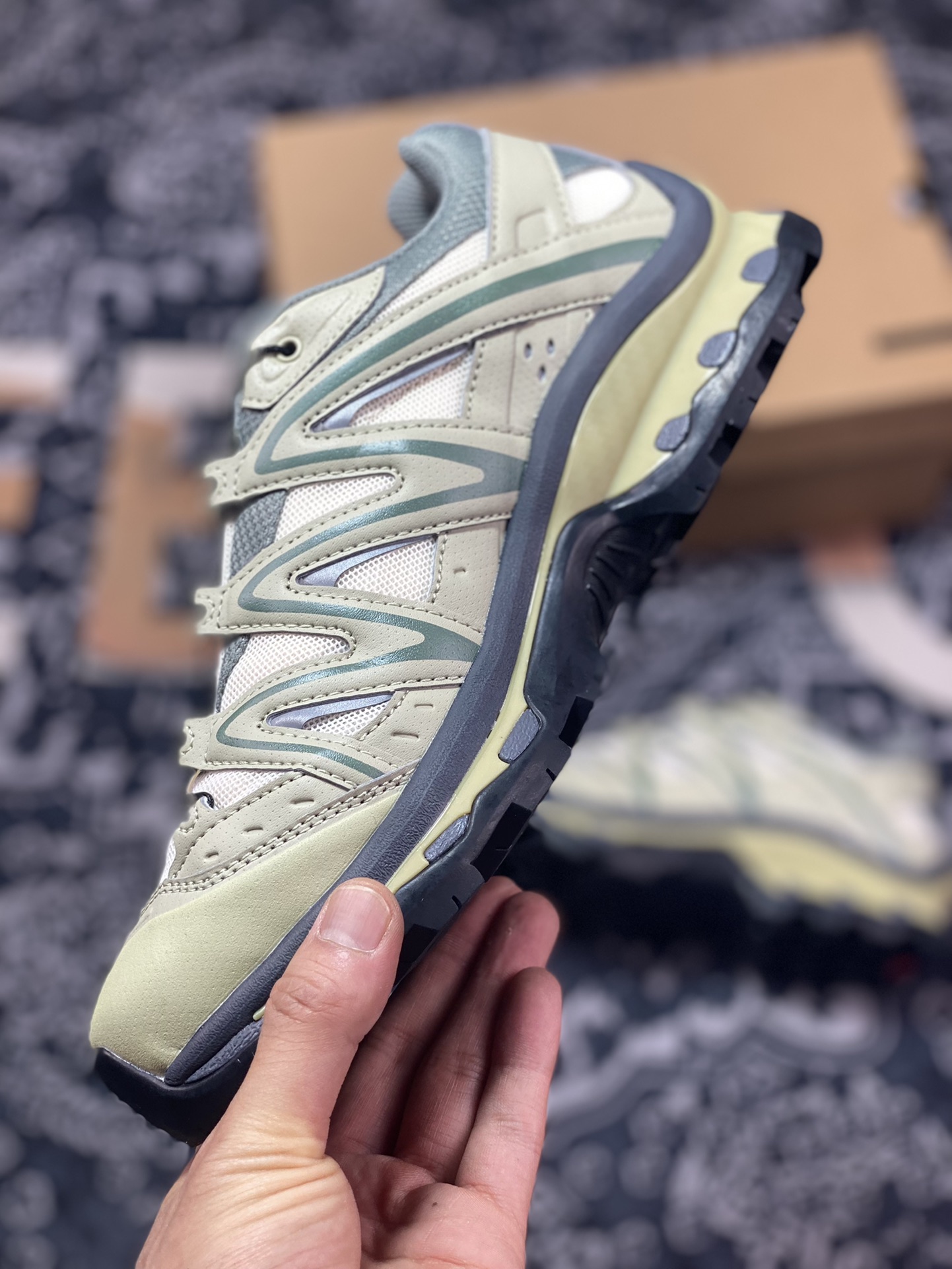 320 萨洛蒙/Salomon XT-Quest ADV”Trellis/Bleached Sand/Tanager Turquoise”XT探索者跑步鞋“牛油果绿黑灰米色”417590