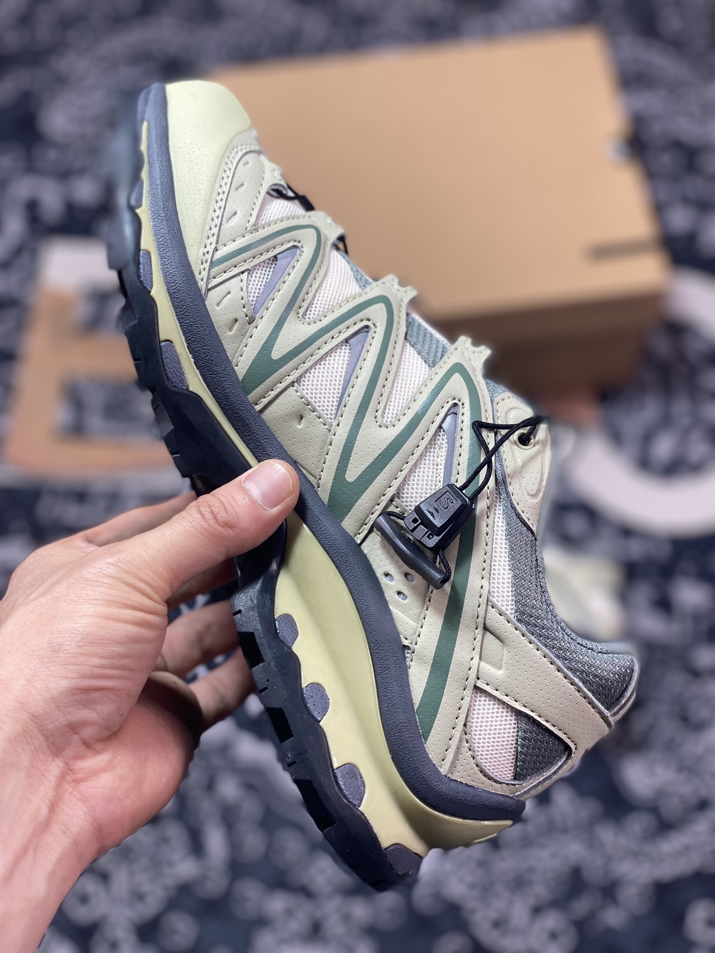 320 萨洛蒙/Salomon XT-Quest ADV”Trellis/Bleached Sand/Tanager Turquoise”XT探索者跑步鞋“牛油果绿黑灰米色”417590