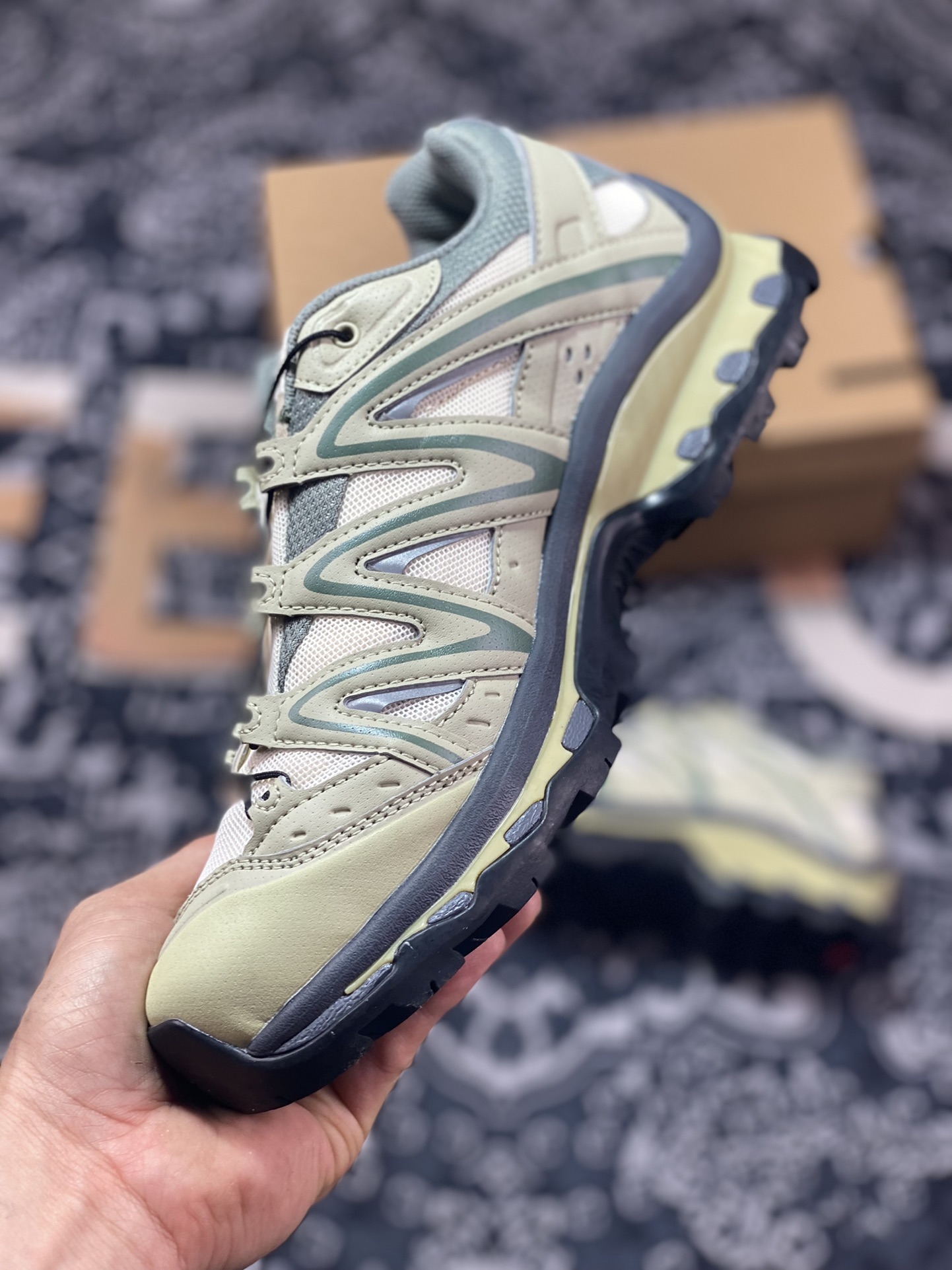 320 萨洛蒙/Salomon XT-Quest ADV”Trellis/Bleached Sand/Tanager Turquoise”XT探索者跑步鞋“牛油果绿黑灰米色”417590