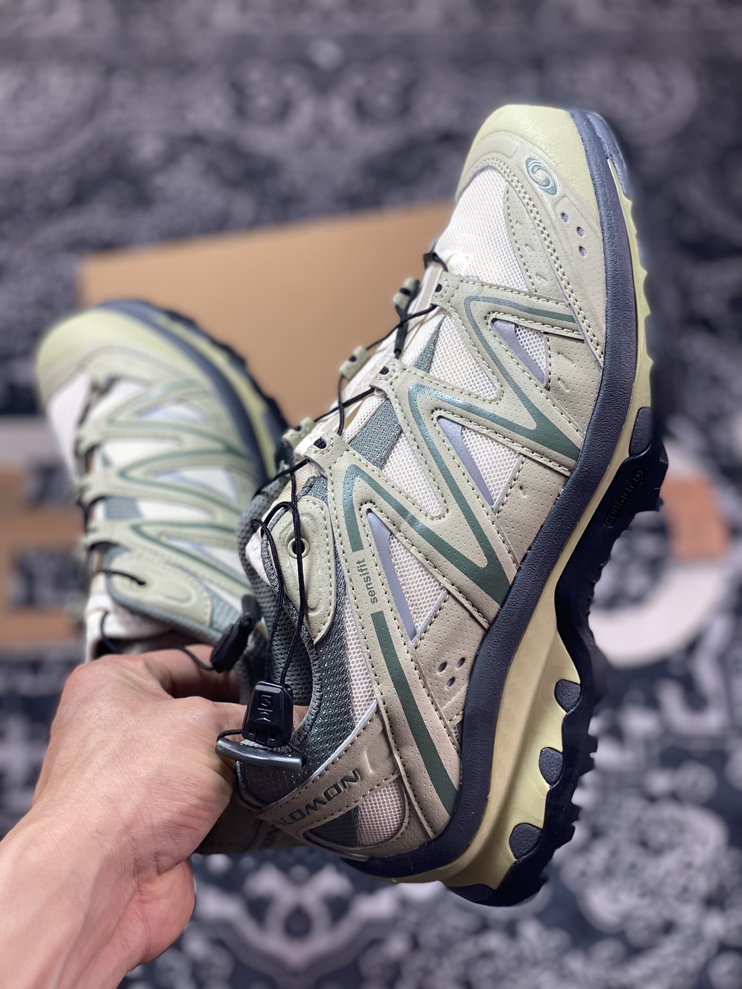 320 萨洛蒙/Salomon XT-Quest ADV”Trellis/Bleached Sand/Tanager Turquoise”XT探索者跑步鞋“牛油果绿黑灰米色”417590