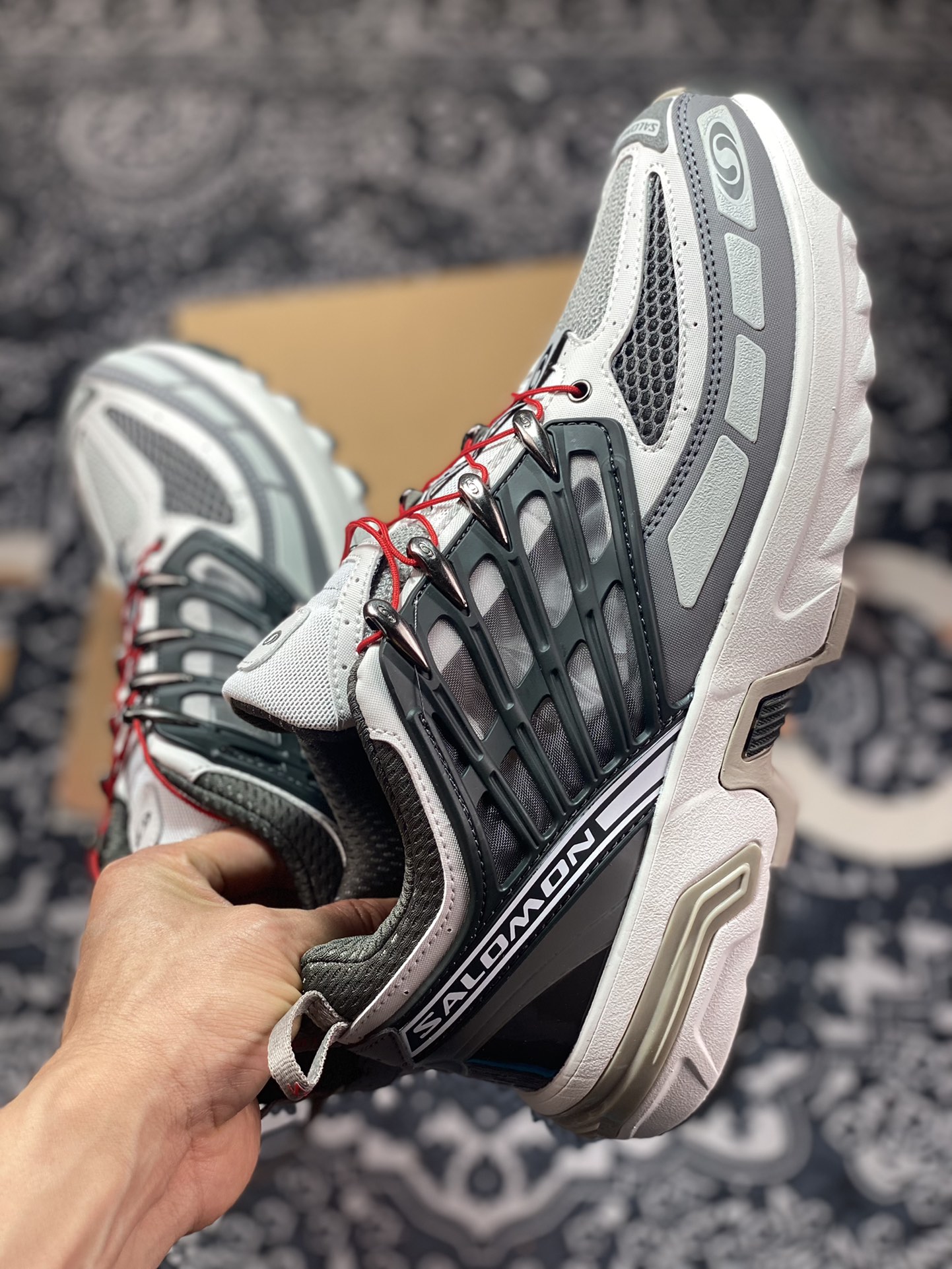 320 萨洛蒙/Salomon ACS Pro Advanced”PEAT/BELUGA/VINTAGE KHAKI”先行系列低帮运动鞋“黑灰白红”417332