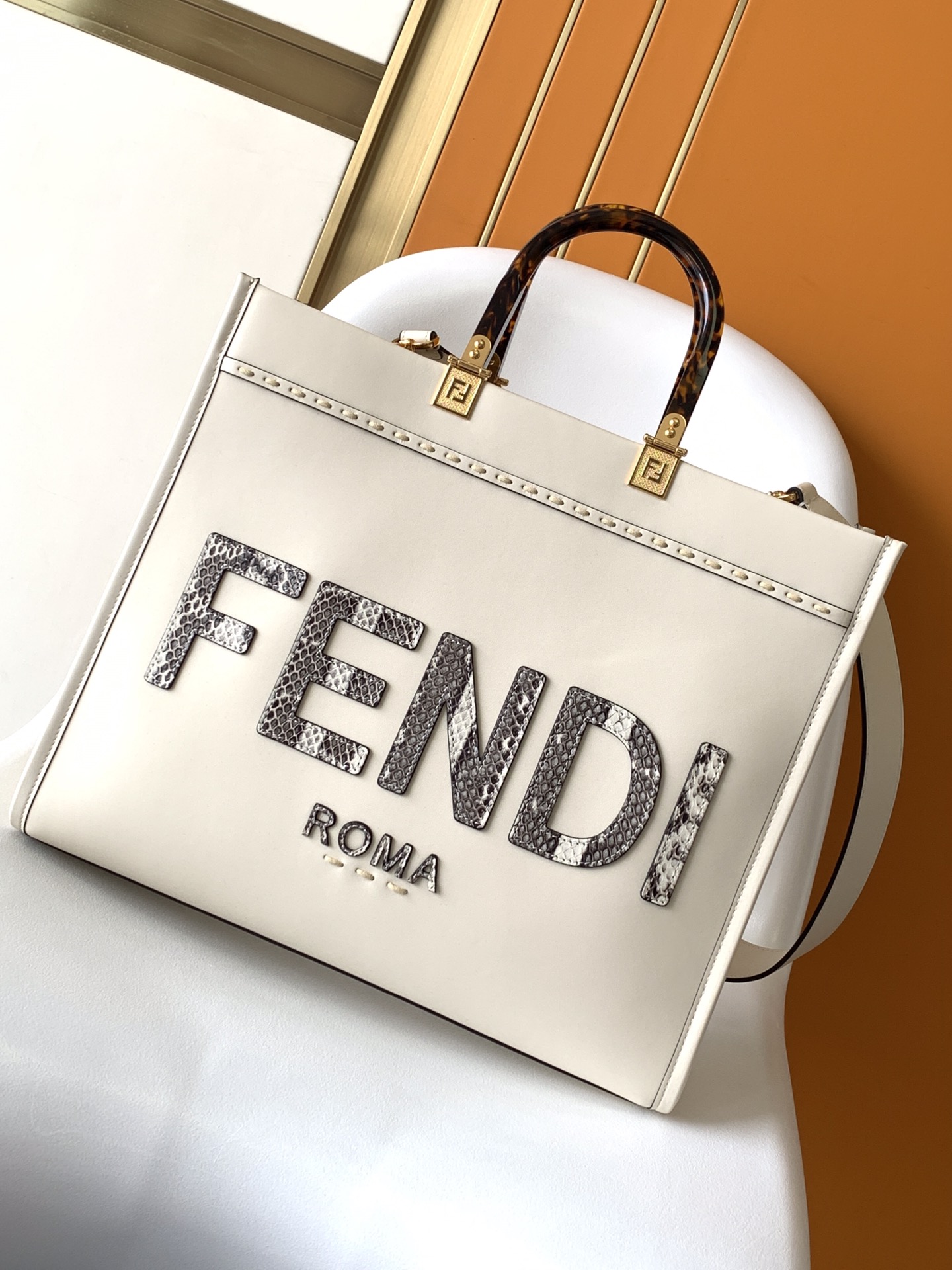 Fendisunshineshopper蛇皮手提包中号有配肩带Size:35-17-31cm8372中号