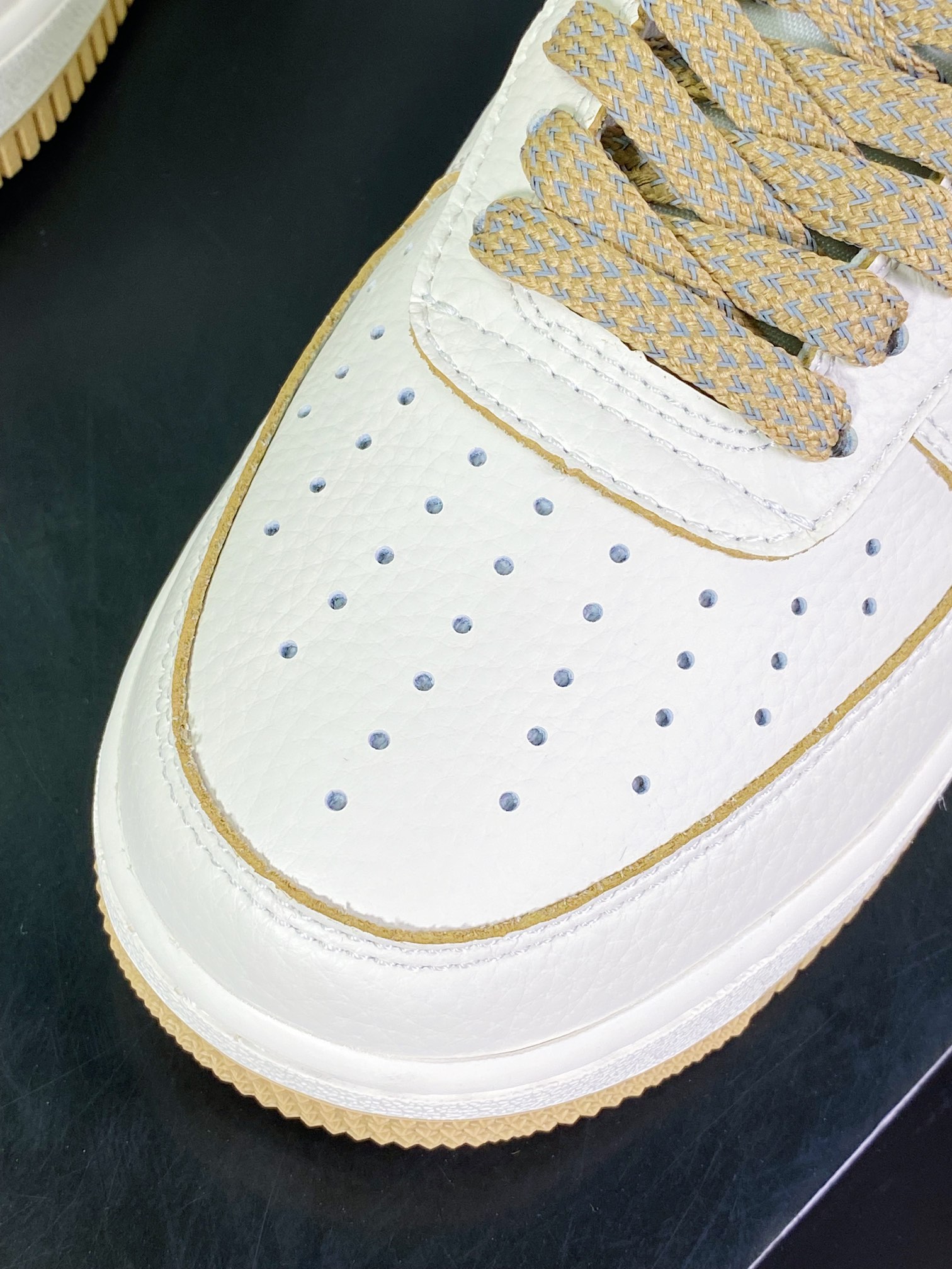 260  Air Force 1 '07 Low QS"Sail White/Brown/Gold Mini Swoosh"空军一号板鞋“皮革米白浅棕金小钩”DD9915-633