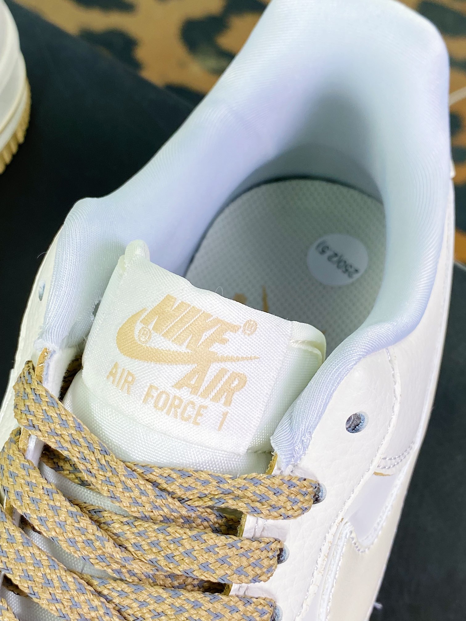 260  Air Force 1 '07 Low QS"Sail White/Brown/Gold Mini Swoosh"空军一号板鞋“皮革米白浅棕金小钩”DD9915-633