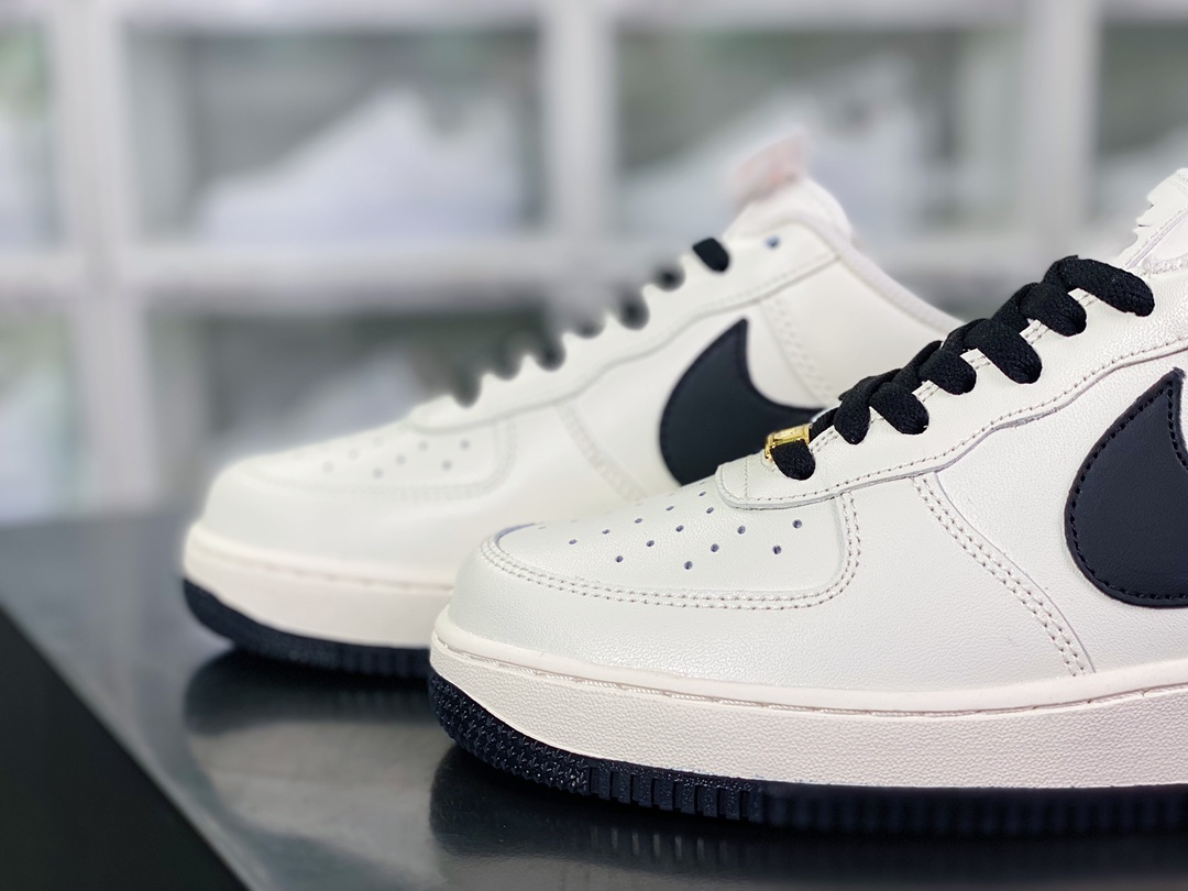 240 Air Force 1’07 Low"Beige/Black Jumbo Swoosh"空军一号板鞋“皮革米白放大钩子”SP0758-023