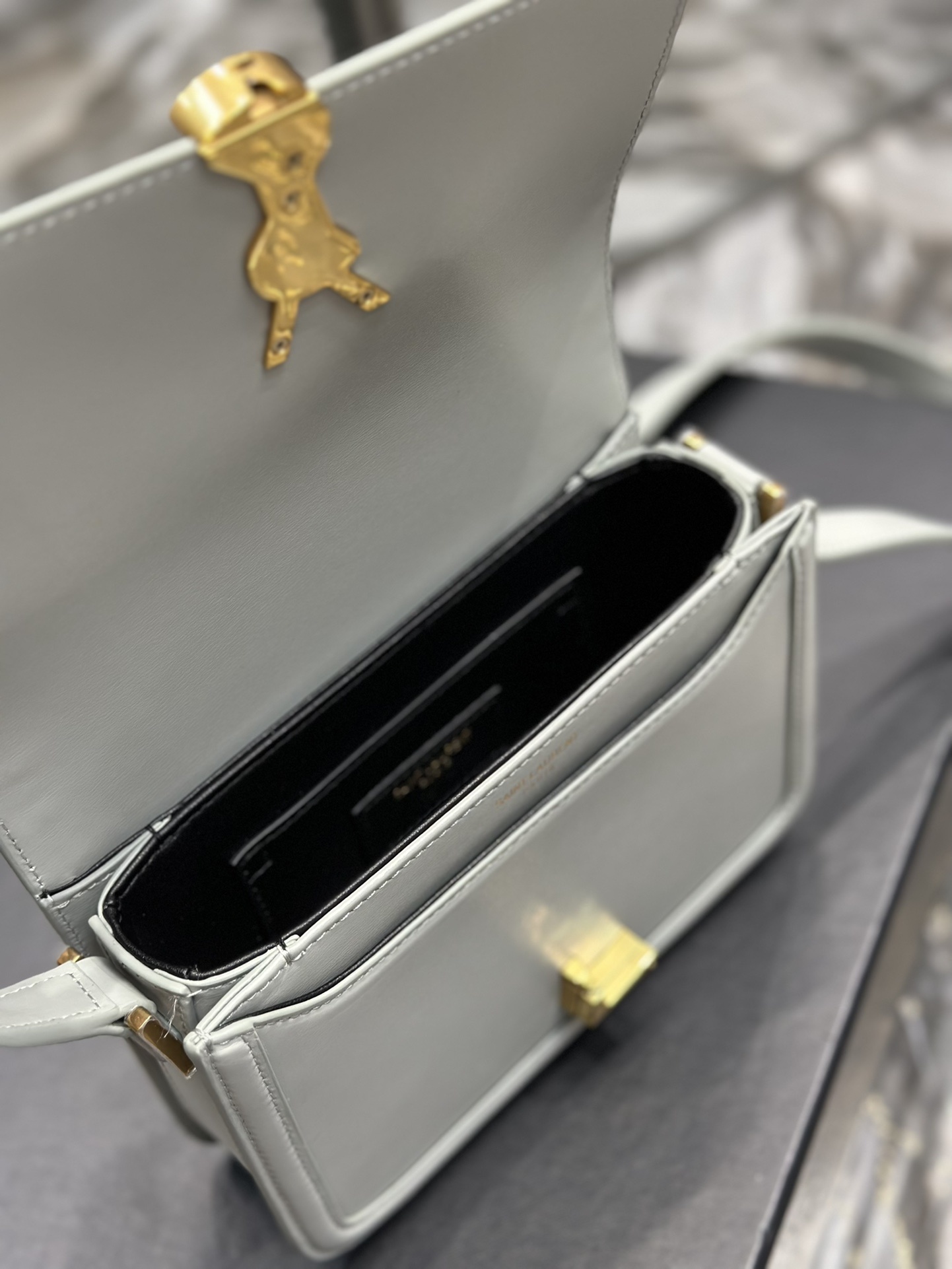 浅绿配金扣_19cm必火爆款还没上市就攻陷了整个时尚圈怀旧左岸灵感来自巴黎左岸街名RueDeSolfer