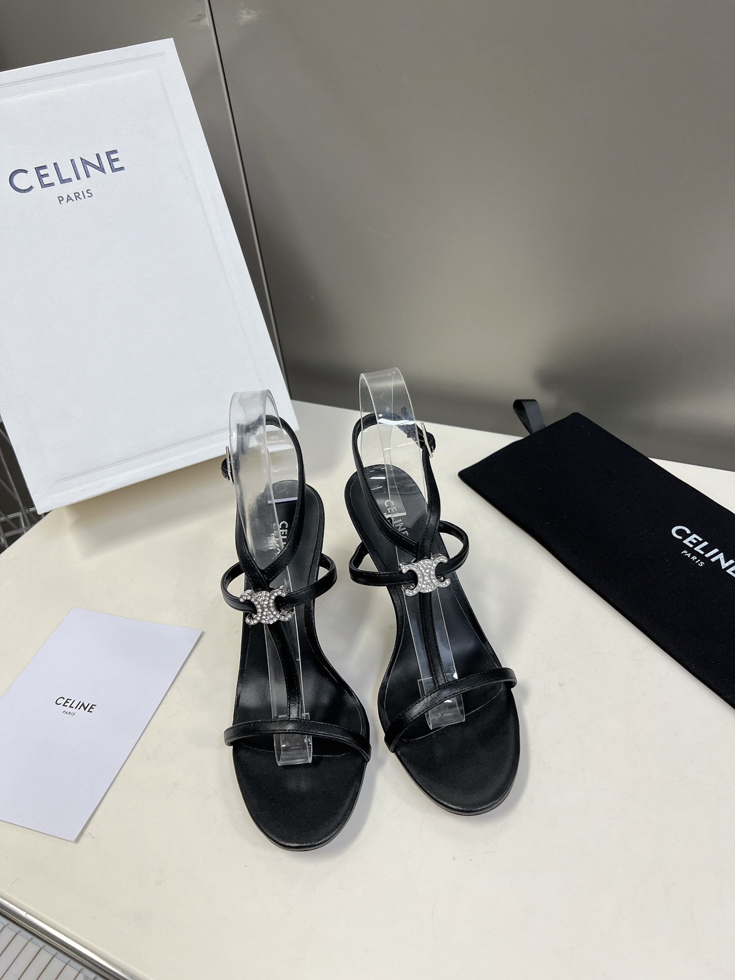 Celine春夏凯旋门时装鞋柔美的露