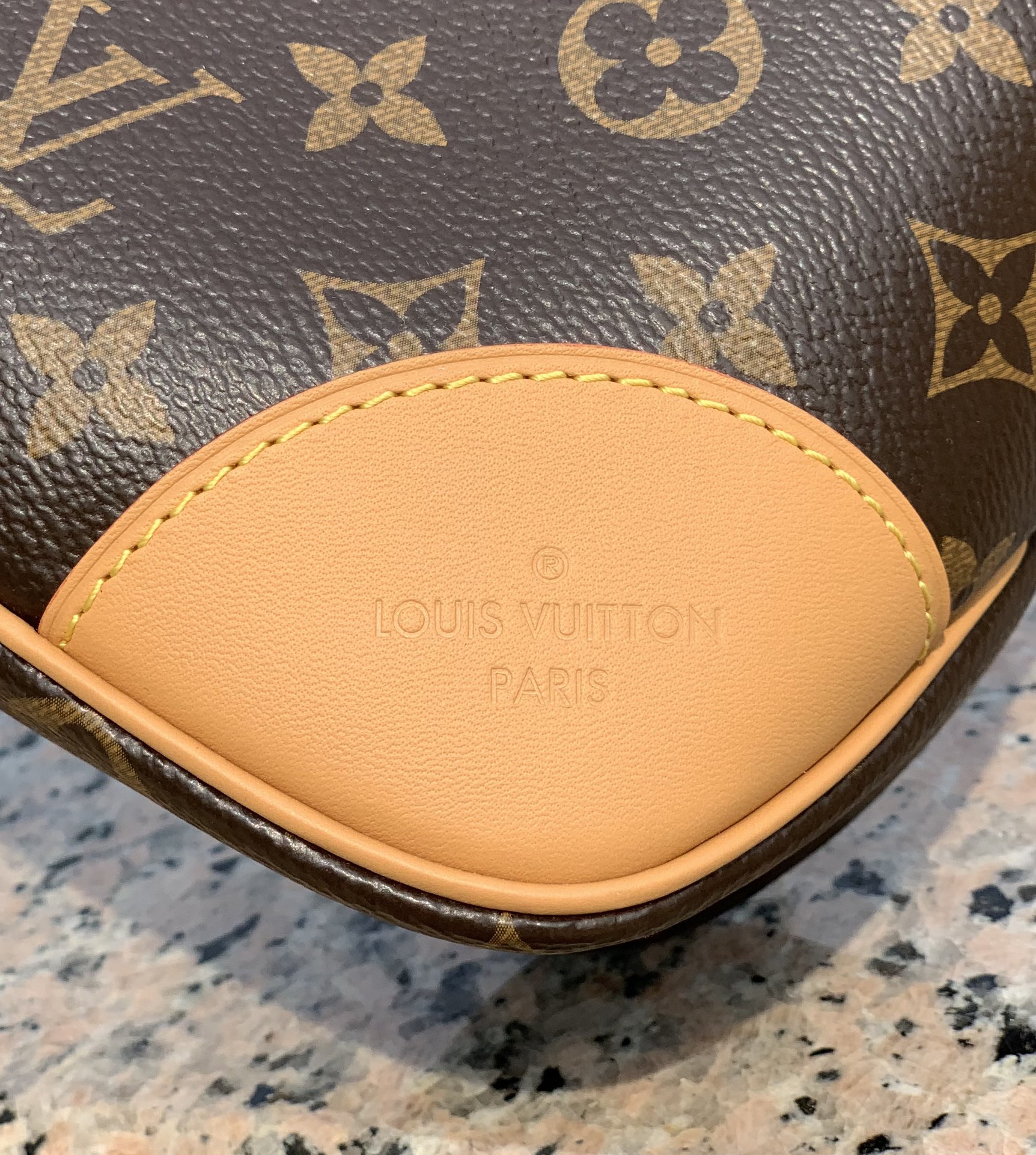 🌼 m45832尺寸：29 x 16 x 9.5 cm🇭🇰香港贸易公司订单！！2021ss——多功能的L