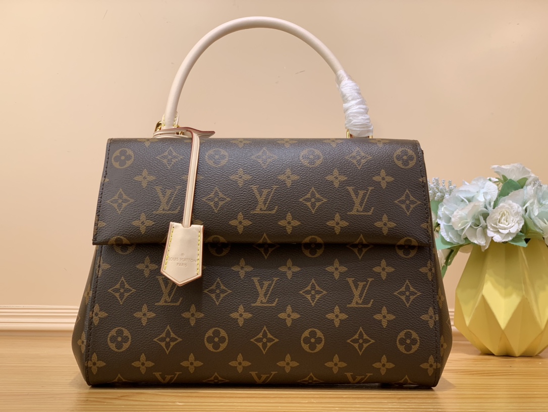 NO:687863,Large Black Belt Top Original [CLUNY BB Handbag M46374 M42735 46053 Cute Cluny mini handbag displayed in the iconic Monogram canvas. Small-sized daily items that can capture the hearts of LV lovers. Discussion handles and key bells using Maison's unique classic natural leather material. Detachable textile straps featuring the Louis Vuitton logo realized with weaving technology constitute items that can be styled in various ways. Size 32 x 22.5x  12 cm.6118075,,louis vuitton,louis vuitton19860909大号黑带 顶级原单【CLUNY BB手袋M46374 M42735 46053 用标志性的Monogram帆布展示的可爱的克鲁尼迷你手提包.能抓住LV爱好者心的小尺寸的日常项目.利用Maison特有的经典天然皮革素材的讨论手柄和钥匙铃.以编织技术实现的路易威登标志为特征的可拆卸型纺织带构成可以多样造型的物品. 尺寸32 x 22.5x 12厘米.6118075,,louis vuitton,louis vuitton,Bag