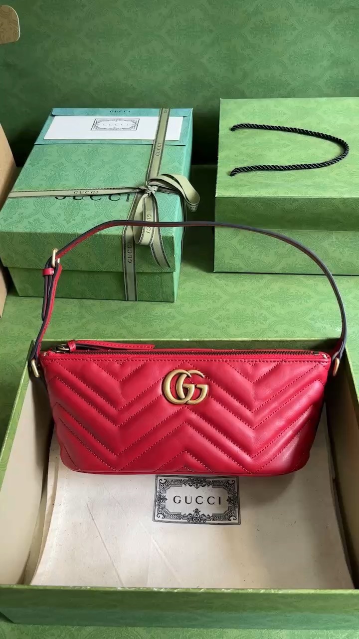 Gucci Marmont Flawless
 Crossbody & Shoulder Bags Red