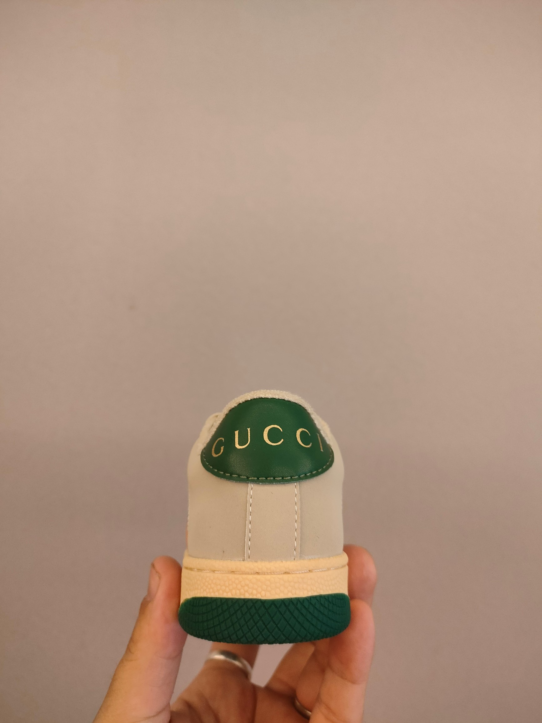 图片[5]-出口欧洲版古驰GUCCI头层皮 GUCCI古驰新款儿童休闲鞋 尺码：24-35码 必入的大牌系列，经典古驰小蜜蜂系列。出口欧版，货不多卖一双少一双。 优质皮料定制，脚感舒适☁ 原版大底，耐磨防滑✔-选品中心