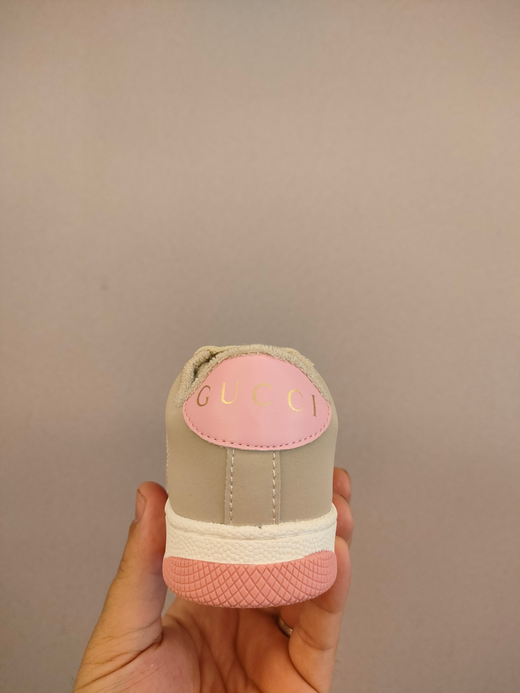 图片[5]-出口欧洲版古驰GUCCI头层皮 GUCCI古驰新款儿童休闲鞋 尺码：24-35码 必入的大牌系列，经典古驰小蜜蜂系列。出口欧版，货不多卖一双少一双。 优质皮料定制，脚感舒适☁ 原版大底，耐磨防滑✔-选品中心