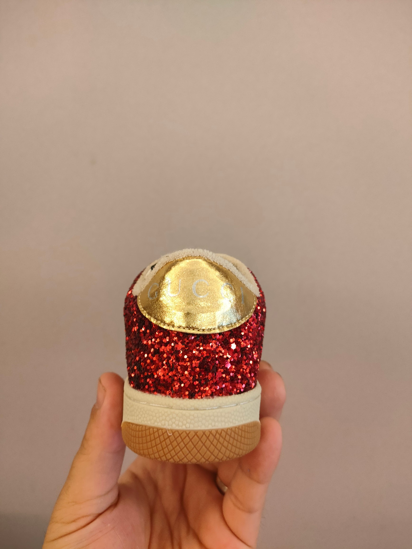 图片[5]-出口欧洲版古驰GUCCI头层皮 GUCCI古驰新款儿童休闲鞋 尺码：24-35码 必入的大牌系列，经典古驰小蜜蜂系列。出口欧版，货不多卖一双少一双。 优质皮料定制，脚感舒适☁ 原版大底，耐磨防滑✔-选品中心