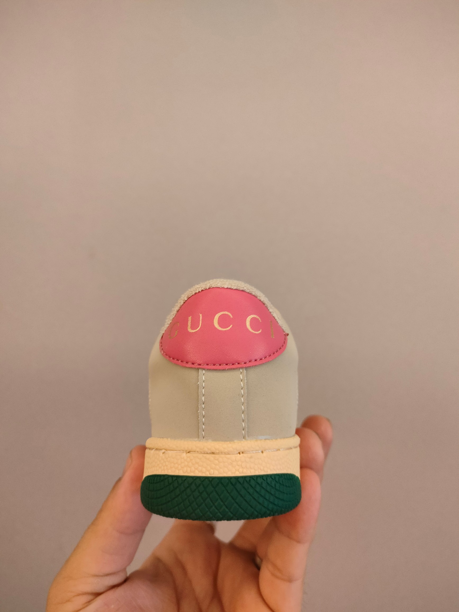 图片[5]-出口欧洲版古驰GUCCI头层皮 GUCCI古驰新款儿童休闲鞋 尺码：24-35码 必入的大牌系列，经典古驰小蜜蜂系列。出口欧版，货不多卖一双少一双。 优质皮料定制，脚感舒适☁ 原版大底，耐磨防滑✔-选品中心