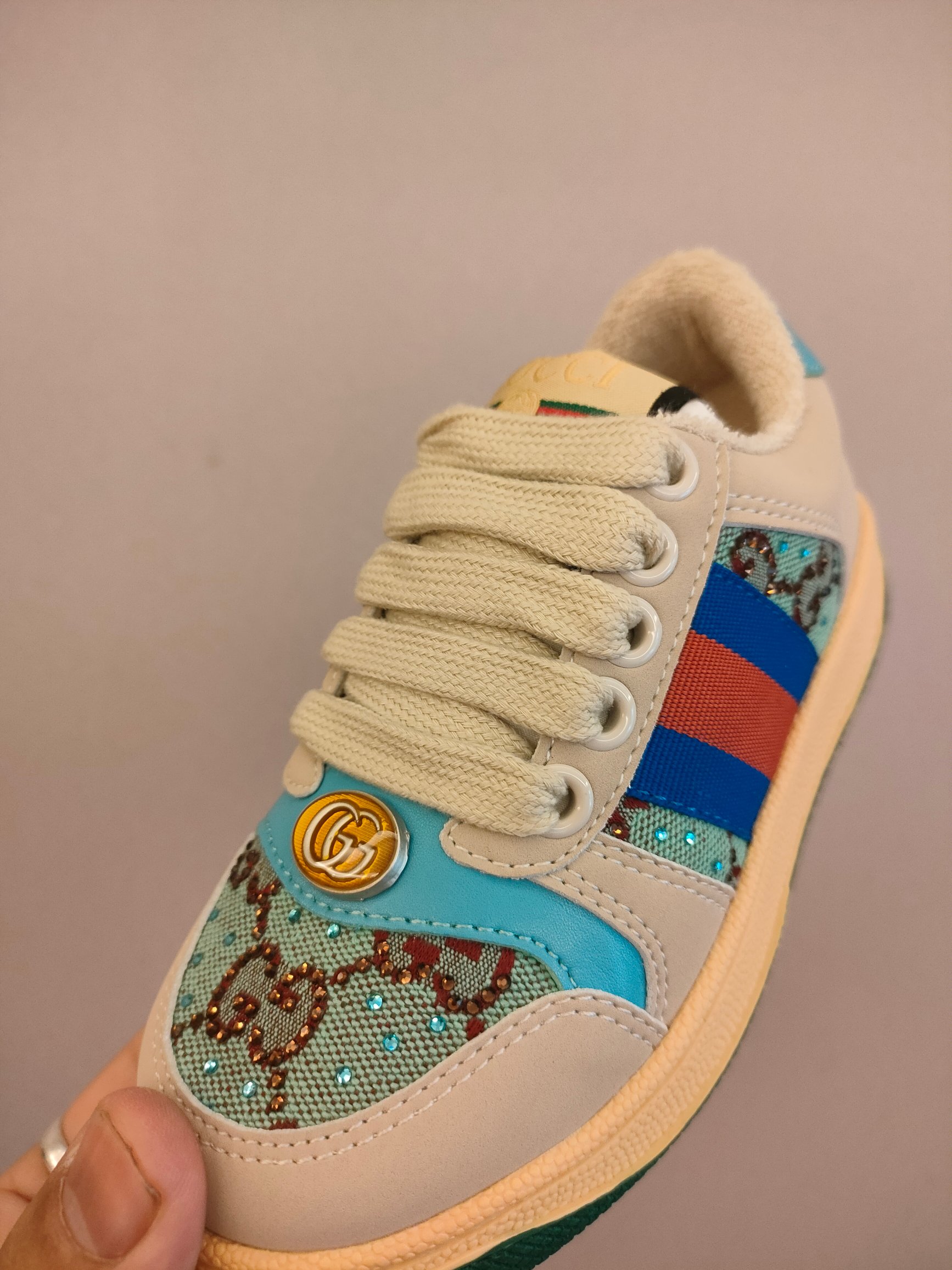 图片[7]-出口欧洲版古驰GUCCI头层皮 GUCCI古驰新款儿童休闲鞋 尺码：24-35码 必入的大牌系列，经典古驰小蜜蜂系列。出口欧版，货不多卖一双少一双。 优质皮料定制，脚感舒适☁ 原版大底，耐磨防滑✔-选品中心