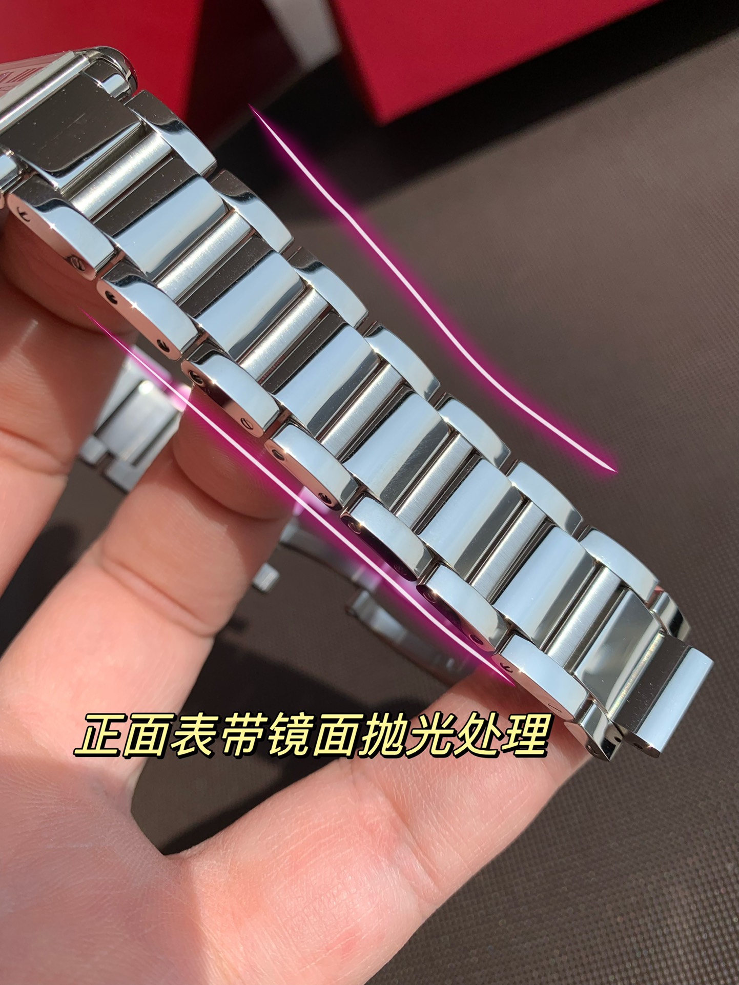 NO:390704,The front of the strap is made of high-gloss technology, and the inner side of the mirror polishing is made of wire drawing technology. This detail is not something other small workshops on the market are willing to deal with it so cumbersomely, and it is completely comparable to the authentic one!  ,19860909表带正面采用高光工艺,镜面抛光内侧使用拉丝工艺,单这个细节就非市面其他小作坊愿意如此繁琐的处理,完全媲美正品！,,Watch