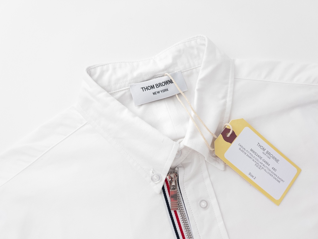 Tom Browne’s Classic White Shirt with Zipper and Dress Jacket. High-quality Cotton. - 图片 3