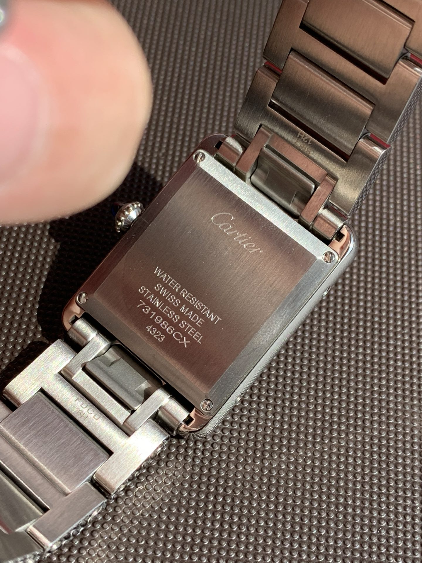 NO:390720,The rear cover strap uses the latest design quick disassembly process!  Fool-style operation, simple and personalized, the back cover adopts wire drawing technology, details and details are clearly displayed, so that everyone can sell it clearly!  ,19860909后盖表带使用最新设计快拆工艺！傻瓜式操作,简约个性,后盖采用拉丝工艺,细节细节,每一个细节清清楚楚展现,让亲们卖的明明白白！,,Watch