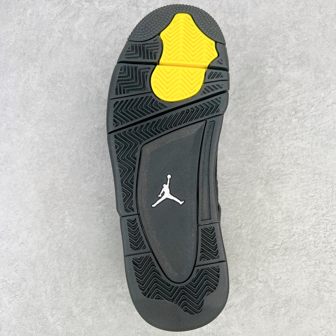 图片[9]-零售💰260 ＃KZ神版福利回馈‼Air Jordan AJ4 Retro 黑黄雷公 DH6927-017 独家外贸特供尺码含 45.5 49.5 50.5 国内外口碑最好最推荐的产品 市场中端王者 亲自操刀耗时半年巨作 全套原纸板楦头开发 确保原汁原味 完美呈现四代版型 一比一鞋头弧度高度鞋身弧度 此版本只针对中端市场 皮料材质有所更替 其他数据细节工艺流程均保持一致 绝不口嗨 细节品控鞋型随意秒杀市面3XX 4XX 原厂TPU网格鞋带扣 正确内里网布 菱角分明不变形无多余毛边 柔软性质感一致于原鞋 市场唯一原厂鞋扣模具 背面可见隐藏注塑口 原厂织唛标 原厂飞人电绣工艺 尾指中部跳三针 独家绑鞋带手法 印刷中底布 四线拉帮 米色美纹纸贴合固定 进口港宝加持 后跟自然饱满 全鞋荧光划线卡点 追求极致完美 每一双都是工艺品 多重QC质检 超越公司货的品控标准 实实在在的免检产品 尺码：40 40.5 41 42 42.5 43 44 44.5 45 45.5 46 47.5 48.5 49.5 50.5 编码：by2936060-运动鞋