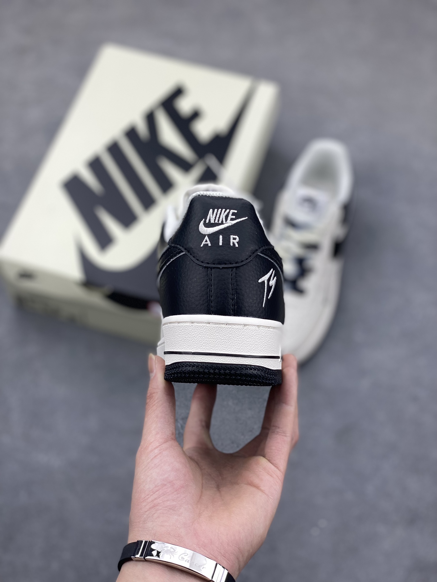Nike Air Force 1 '07 Low Sneakers - Original Design & Comfort 5 i1681769627 9154 3