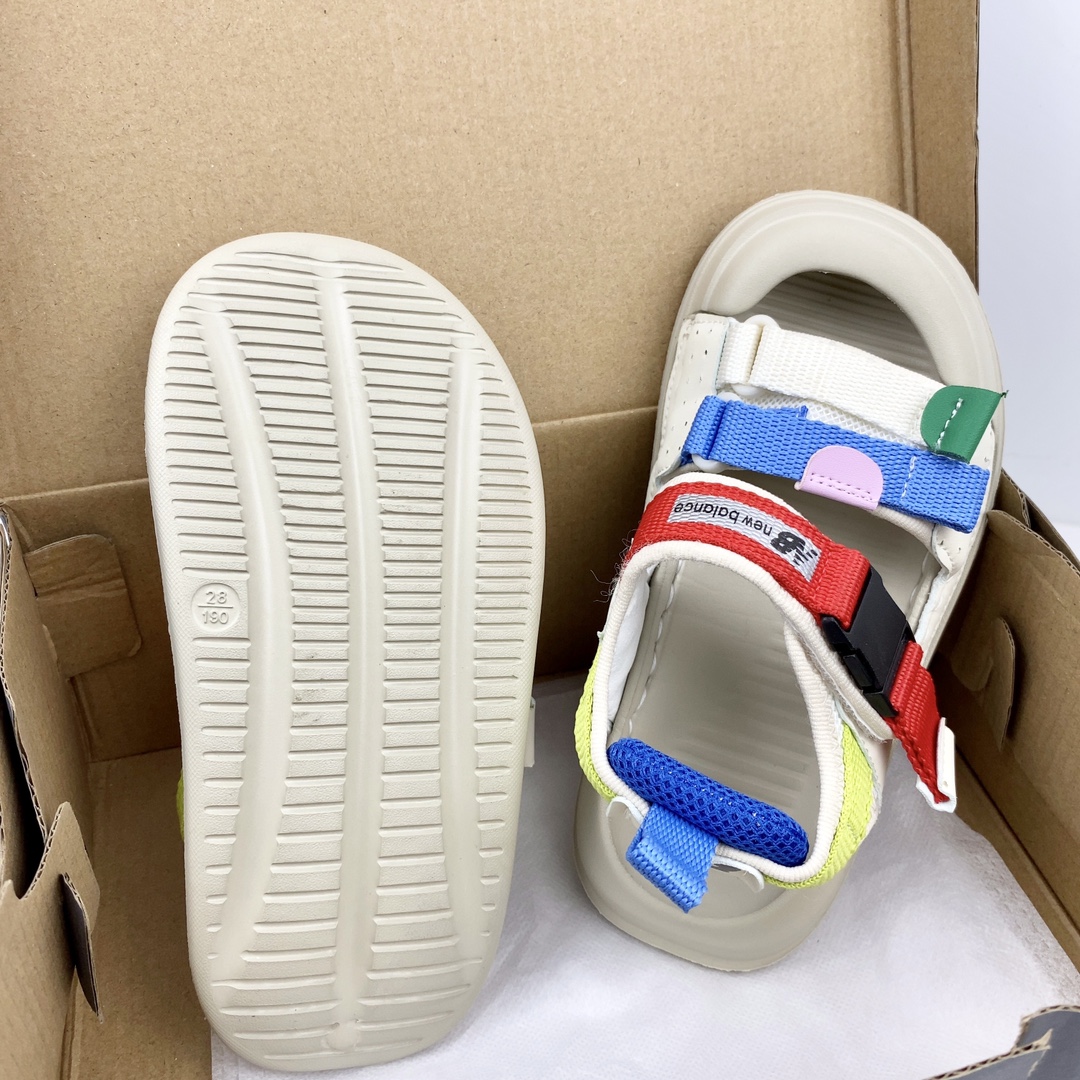 图片[7]-💘New Blance包头魔术贴童鞋男女童官网夏款最新上市💝💲 🛵NB 包头双车线车边彩色三带休闲户外沙滩鞋凉鞋🚘 💖夏季韩版防滑防踢软底透气新概念户外潮鞋凉鞋🎈 🍒颜色：黑色，兰色，红色 号码：26-35码-选品中心