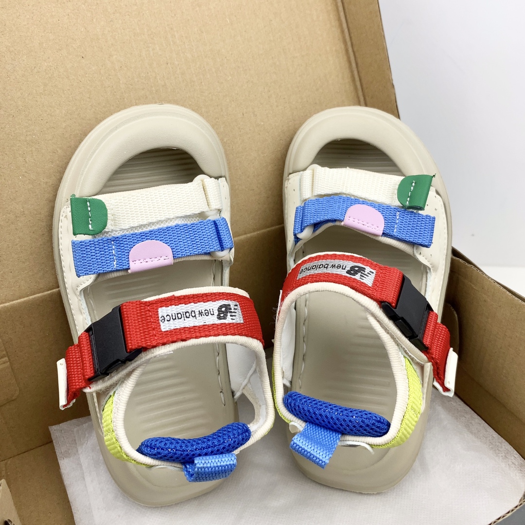 图片[6]-💘New Blance包头魔术贴童鞋男女童官网夏款最新上市💝💲 🛵NB 包头双车线车边彩色三带休闲户外沙滩鞋凉鞋🚘 💖夏季韩版防滑防踢软底透气新概念户外潮鞋凉鞋🎈 🍒颜色：黑色，兰色，红色 号码：26-35码-选品中心