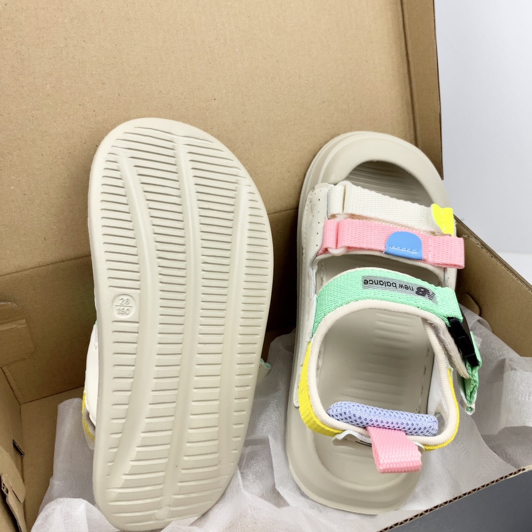 图片[9]-💘New Blance包头魔术贴童鞋男女童官网夏款最新上市💝💲 🛵NB 包头双车线车边彩色三带休闲户外沙滩鞋凉鞋🚘 💖夏季韩版防滑防踢软底透气新概念户外潮鞋凉鞋🎈 🍒颜色：黑色，兰色，红色 号码：26-35码-选品中心