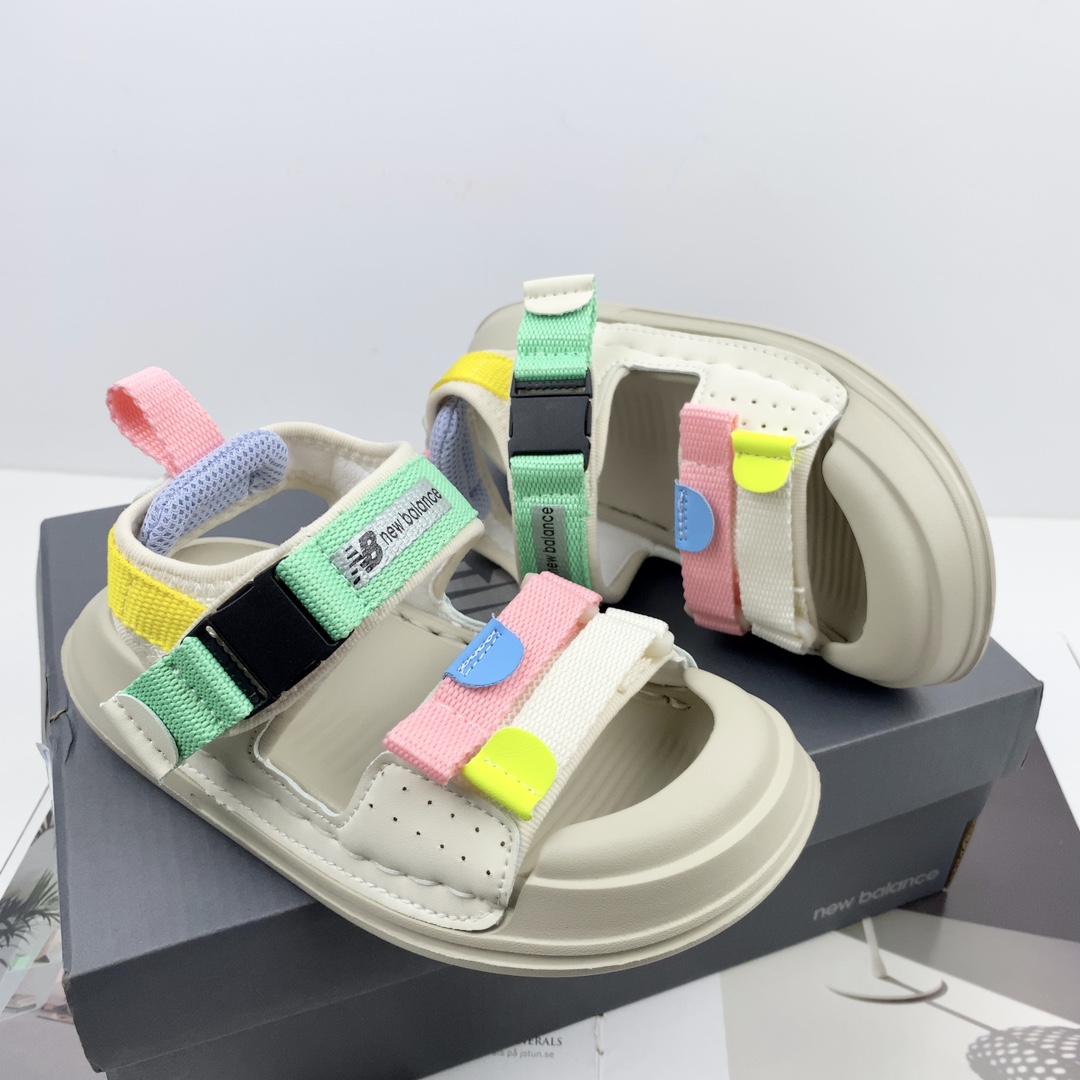 图片[2]-💘New Blance包头魔术贴童鞋男女童官网夏款最新上市💝💲 🛵NB 包头双车线车边彩色三带休闲户外沙滩鞋凉鞋🚘 💖夏季韩版防滑防踢软底透气新概念户外潮鞋凉鞋🎈 🍒颜色：黑色，兰色，红色 号码：26-35码-选品中心