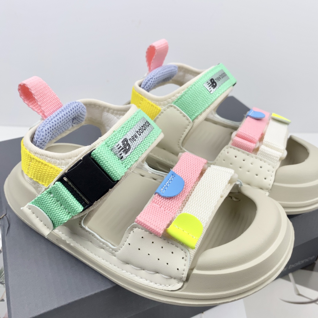 图片[3]-💘New Blance包头魔术贴童鞋男女童官网夏款最新上市💝💲 🛵NB 包头双车线车边彩色三带休闲户外沙滩鞋凉鞋🚘 💖夏季韩版防滑防踢软底透气新概念户外潮鞋凉鞋🎈 🍒颜色：黑色，兰色，红色 号码：26-35码-选品中心