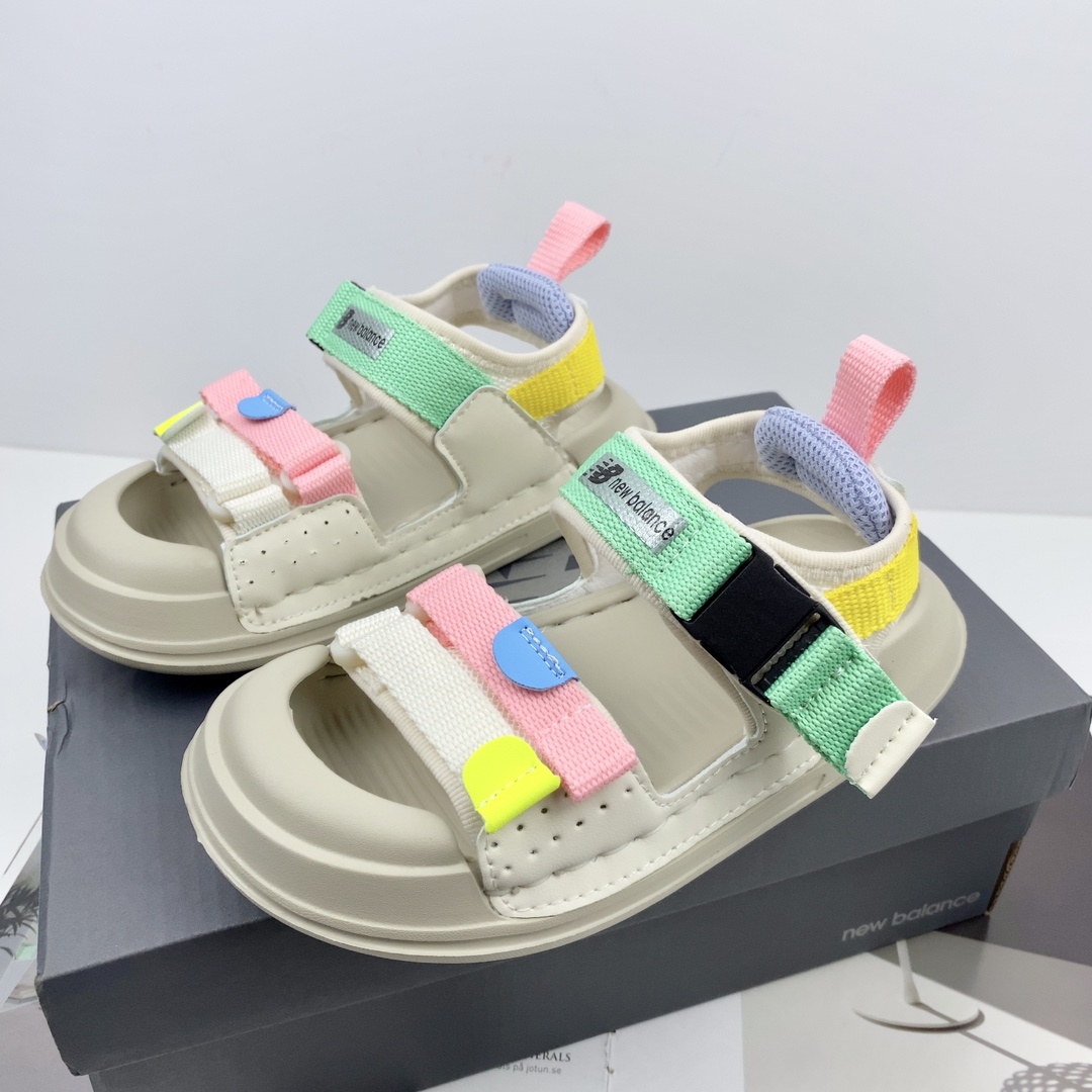 图片[4]-💘New Blance包头魔术贴童鞋男女童官网夏款最新上市💝💲 🛵NB 包头双车线车边彩色三带休闲户外沙滩鞋凉鞋🚘 💖夏季韩版防滑防踢软底透气新概念户外潮鞋凉鞋🎈 🍒颜色：黑色，兰色，红色 号码：26-35码-选品中心