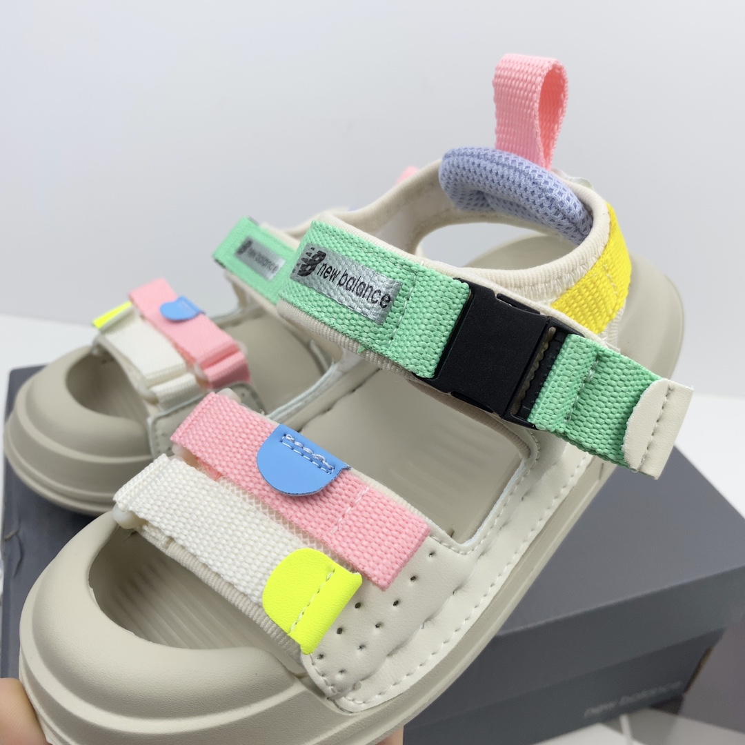 图片[5]-💘New Blance包头魔术贴童鞋男女童官网夏款最新上市💝💲 🛵NB 包头双车线车边彩色三带休闲户外沙滩鞋凉鞋🚘 💖夏季韩版防滑防踢软底透气新概念户外潮鞋凉鞋🎈 🍒颜色：黑色，兰色，红色 号码：26-35码-选品中心