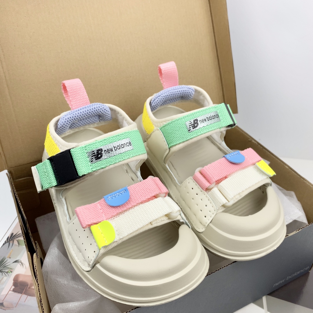 图片[6]-💘New Blance包头魔术贴童鞋男女童官网夏款最新上市💝💲 🛵NB 包头双车线车边彩色三带休闲户外沙滩鞋凉鞋🚘 💖夏季韩版防滑防踢软底透气新概念户外潮鞋凉鞋🎈 🍒颜色：黑色，兰色，红色 号码：26-35码-选品中心