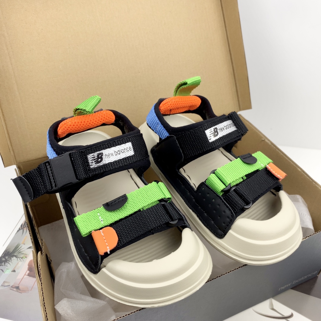 图片[5]-💘New Blance包头魔术贴童鞋男女童官网夏款最新上市💝💲 🛵NB 包头双车线车边彩色三带休闲户外沙滩鞋凉鞋🚘 💖夏季韩版防滑防踢软底透气新概念户外潮鞋凉鞋🎈 🍒颜色：黑色，兰色，红色 号码：26-35码-选品中心