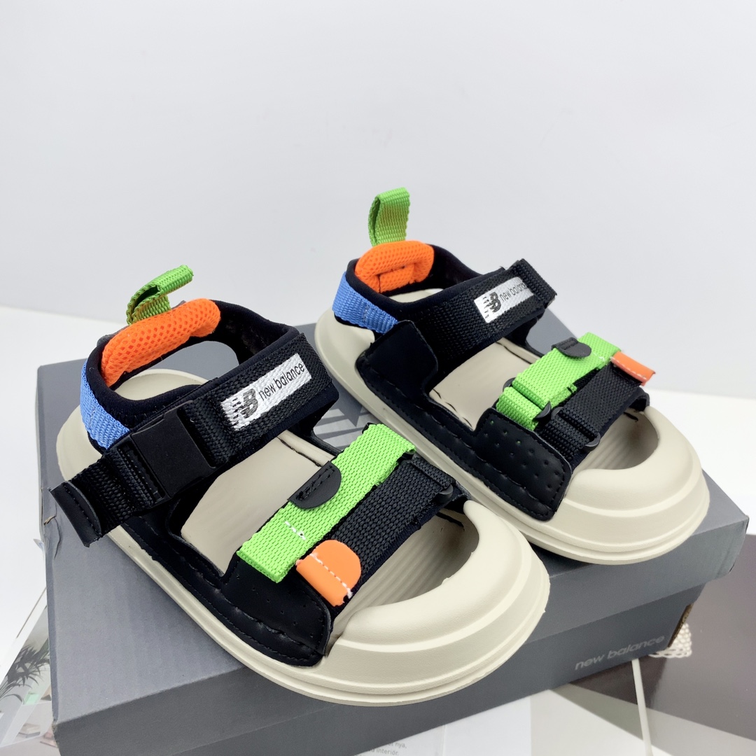 💘New Blance包头魔术贴童鞋男女童官网夏款最新上市💝💲 🛵NB 包头双车线车边彩色三带休闲户外沙滩鞋凉鞋🚘 💖夏季韩版防滑防踢软底透气新概念户外潮鞋凉鞋🎈 🍒颜色：黑色，兰色，红色 号码：26-35码-选品中心