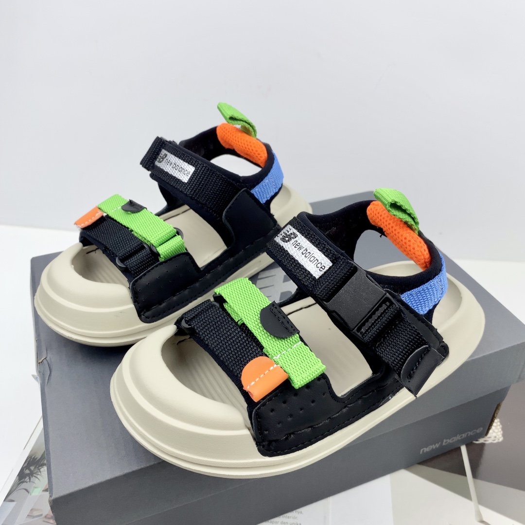 图片[4]-💘New Blance包头魔术贴童鞋男女童官网夏款最新上市💝💲 🛵NB 包头双车线车边彩色三带休闲户外沙滩鞋凉鞋🚘 💖夏季韩版防滑防踢软底透气新概念户外潮鞋凉鞋🎈 🍒颜色：黑色，兰色，红色 号码：26-35码-选品中心