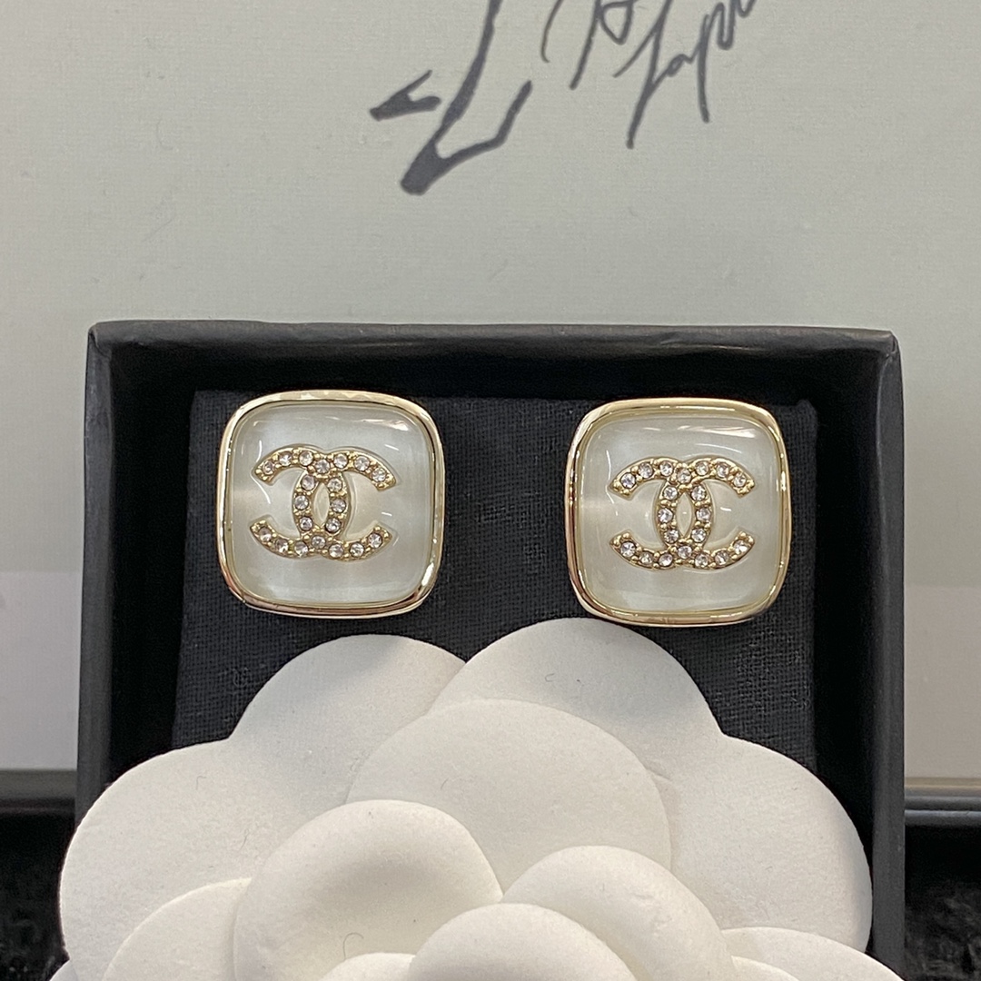 Chanel Joyas Pendiente Blanco Colección primavera – verano