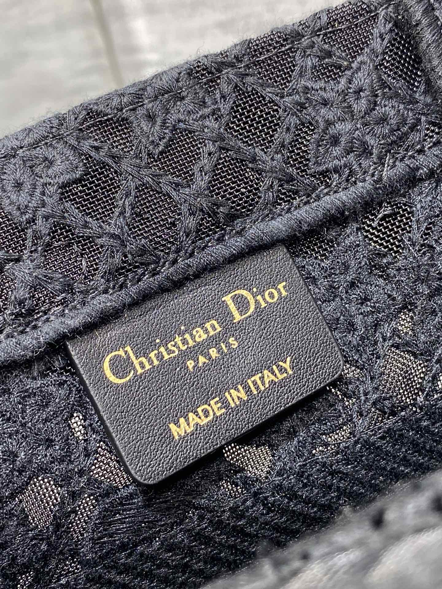 迪奥Dior顶级进口原厂绣花购物袋小号现货️Tote最新尺寸小号被种草了这个包比原本的小号短一点显得非常