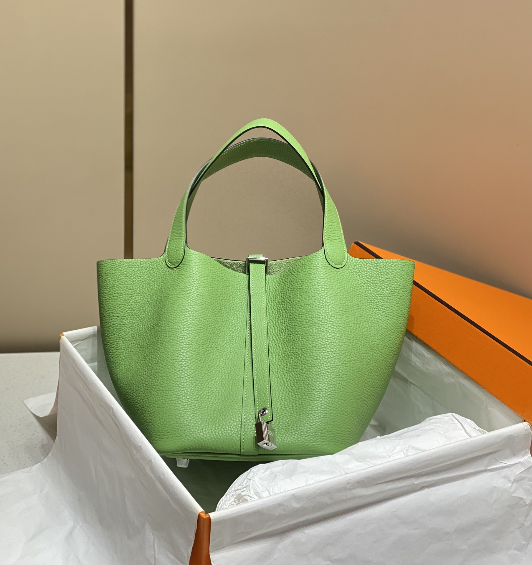 Hermès Picotin Lock 22 Bag - Avocado Green, Authentic Leather, Silver Hardware 1 i1681804425 2156 0