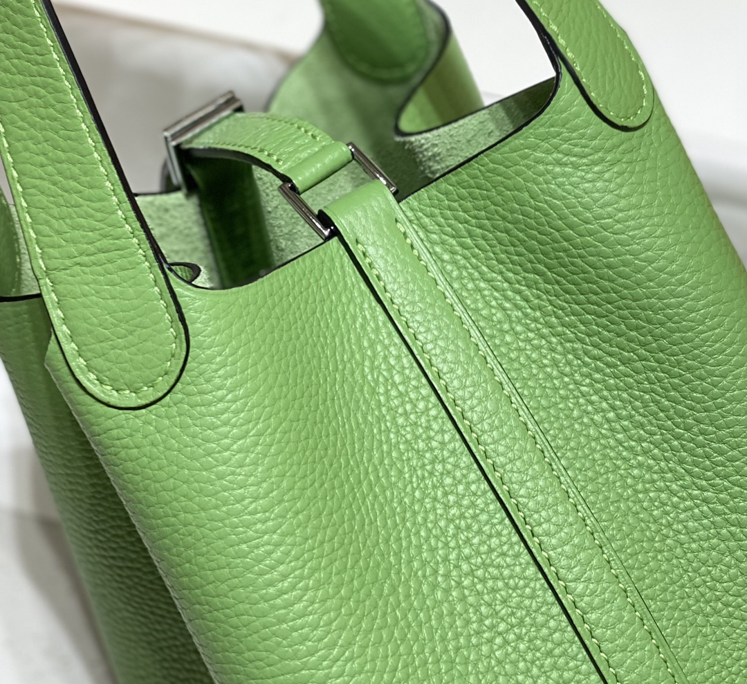 Hermès Picotin Lock 22 Bag - Avocado Green, Authentic Leather, Silver Hardware 6 i1681804425 7161 5