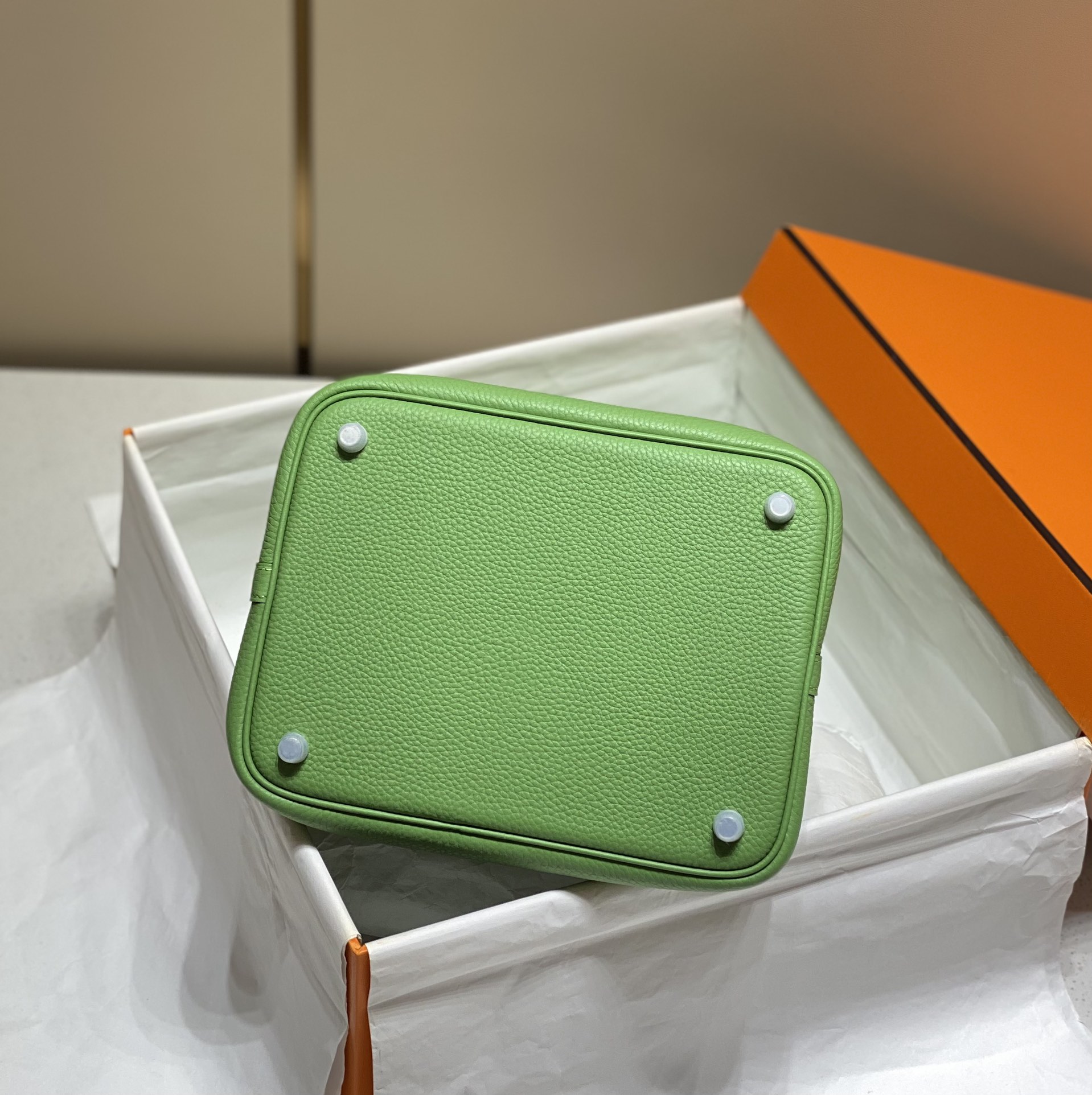 Hermès Picotin Lock 22 Bag - Avocado Green, Authentic Leather, Silver Hardware 4 i1681804425 7892 3