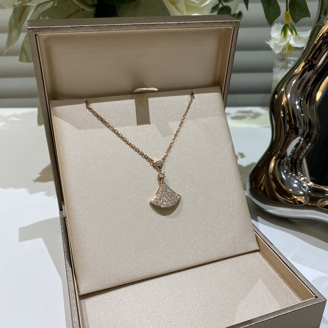 Bvlgari necklace