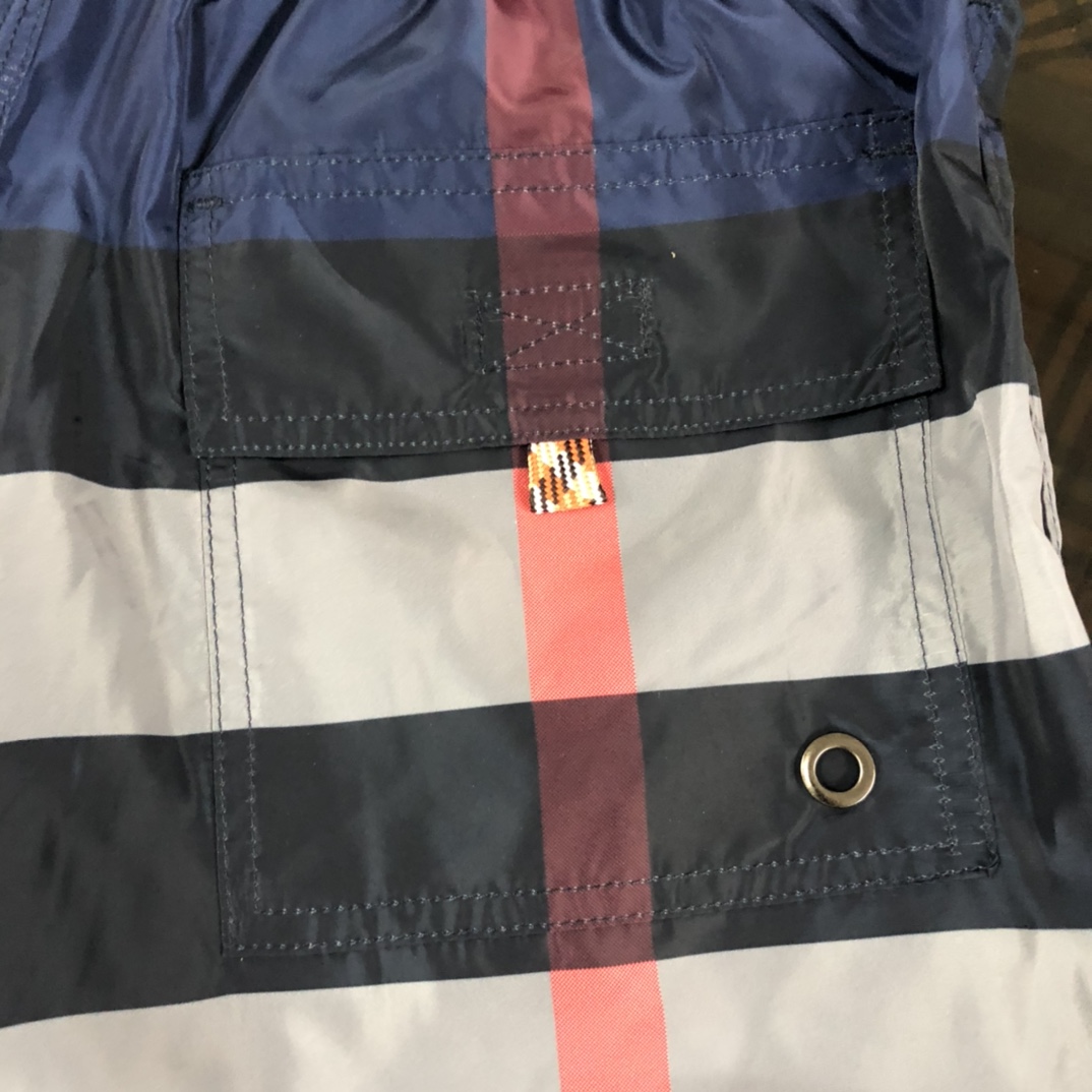 버버리 남성 반바지 136787 Burberry Shorts 썸네일 이미지