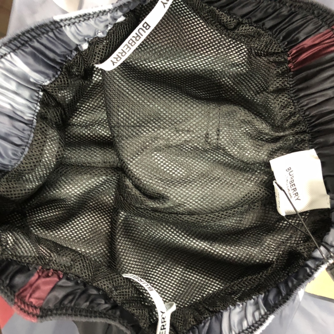 버버리 남성 반바지 136789 Burberry Shorts 썸네일 이미지