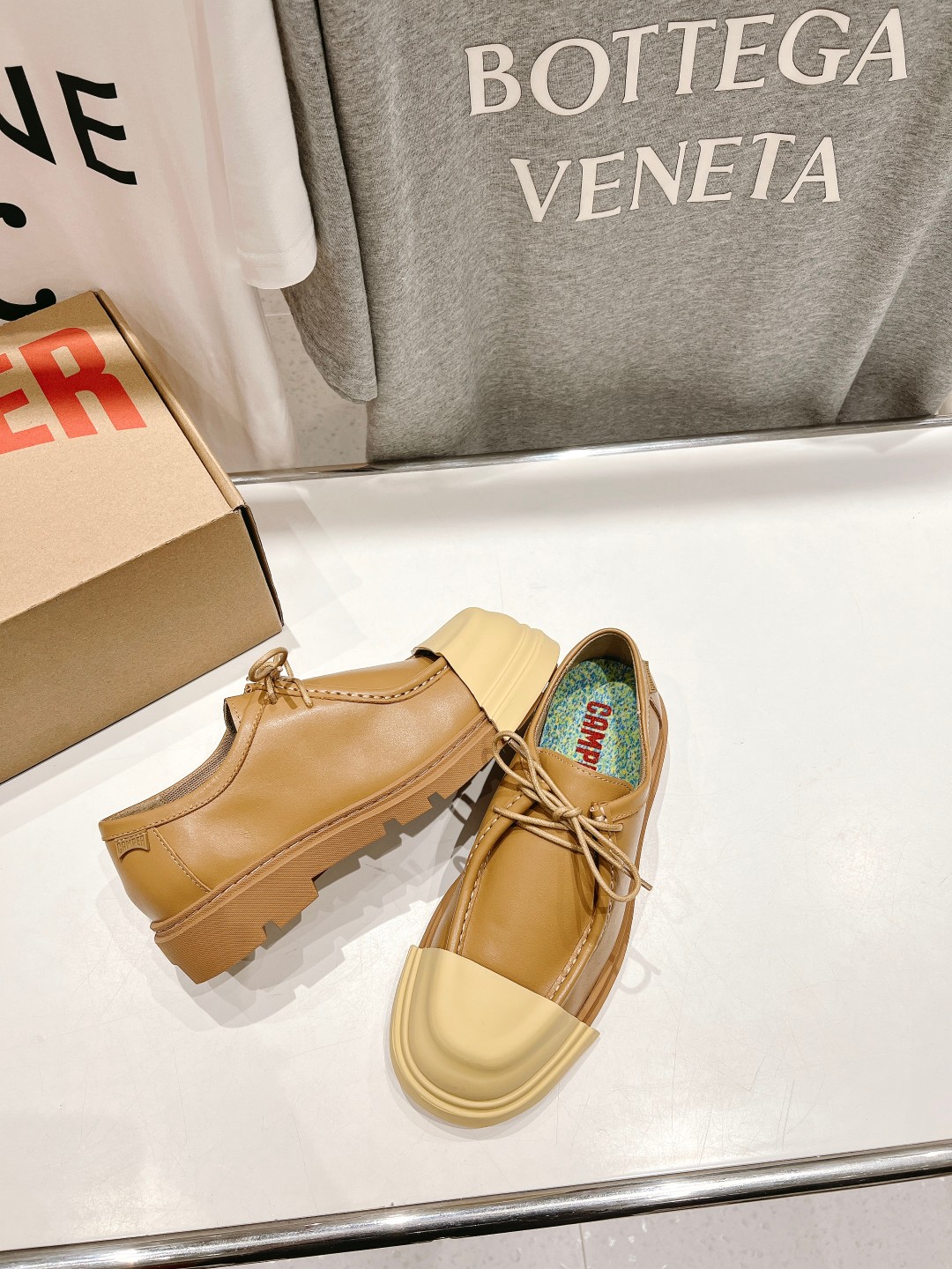 High-End Detachable Camper Shoes with Custom Fabrics and Comfortable Fit - 图片 4